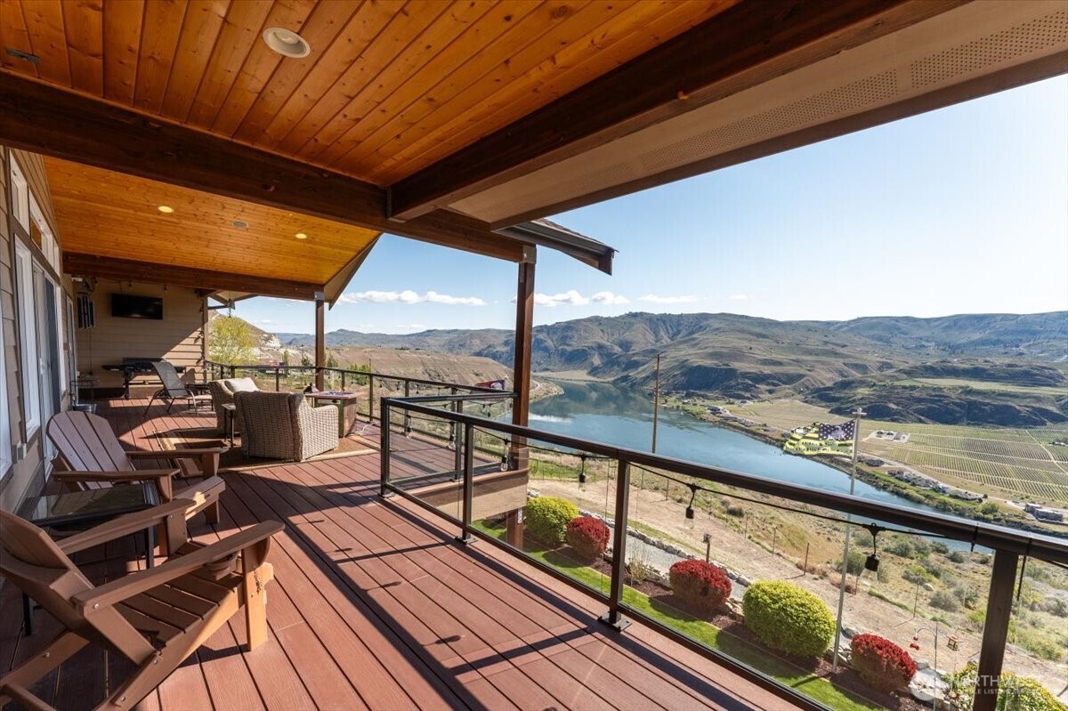 525 Columbia View Road , Chelan, WA 98816