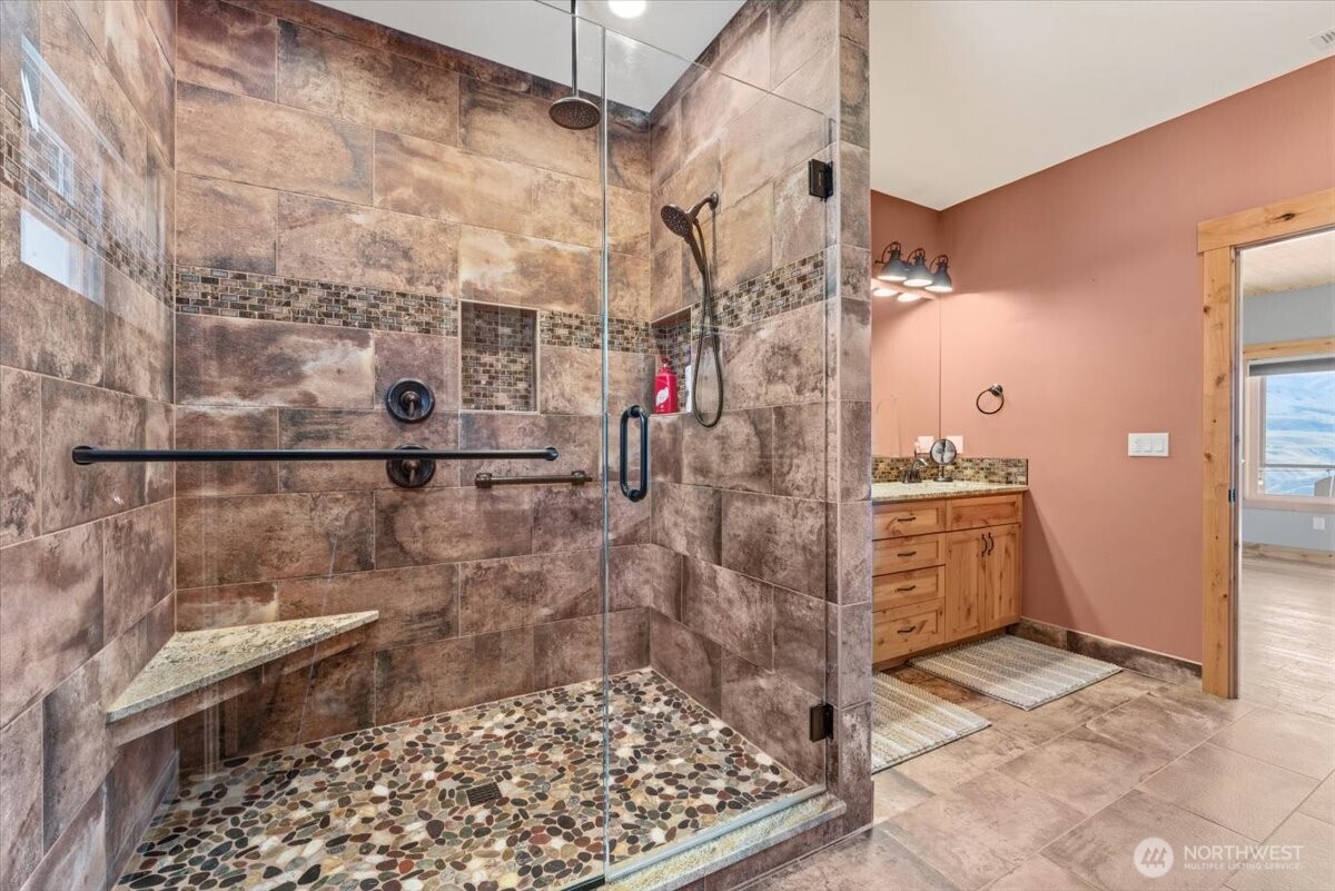 525 Columbia View Road , Chelan, WA 98816