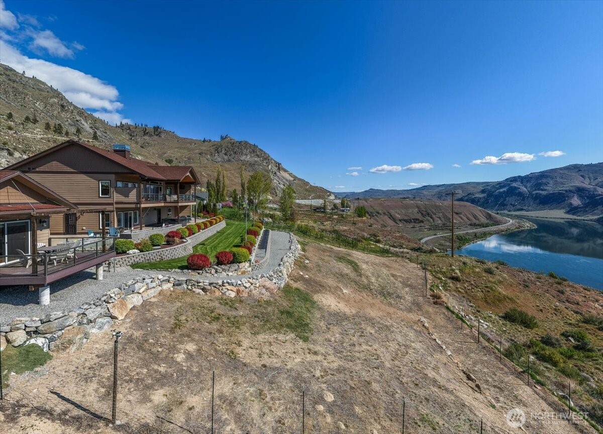 525 Columbia View Road , Chelan, WA 98816