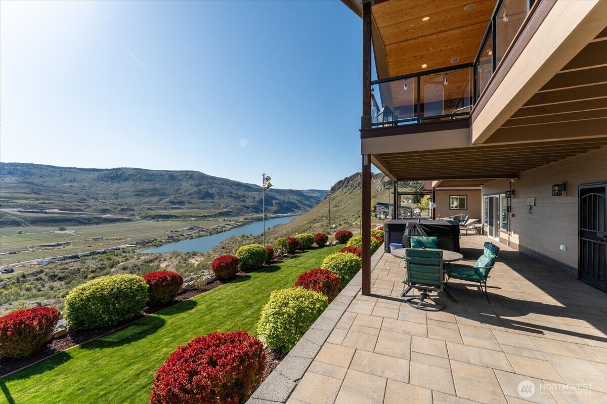 525 Columbia View Road , Chelan, WA 98816