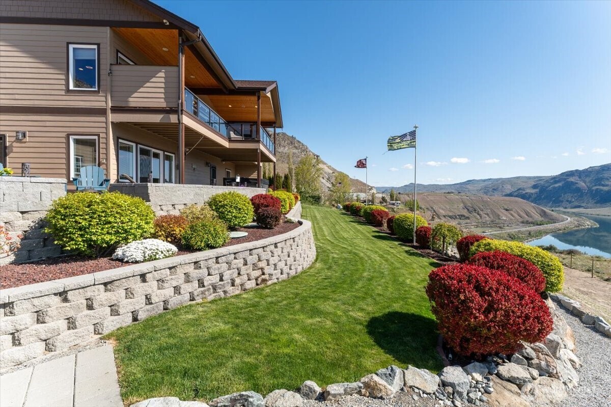 525 Columbia View Road , Chelan, WA 98816
