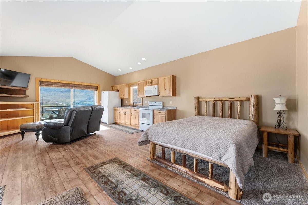 525 Columbia View Road , Chelan, WA 98816