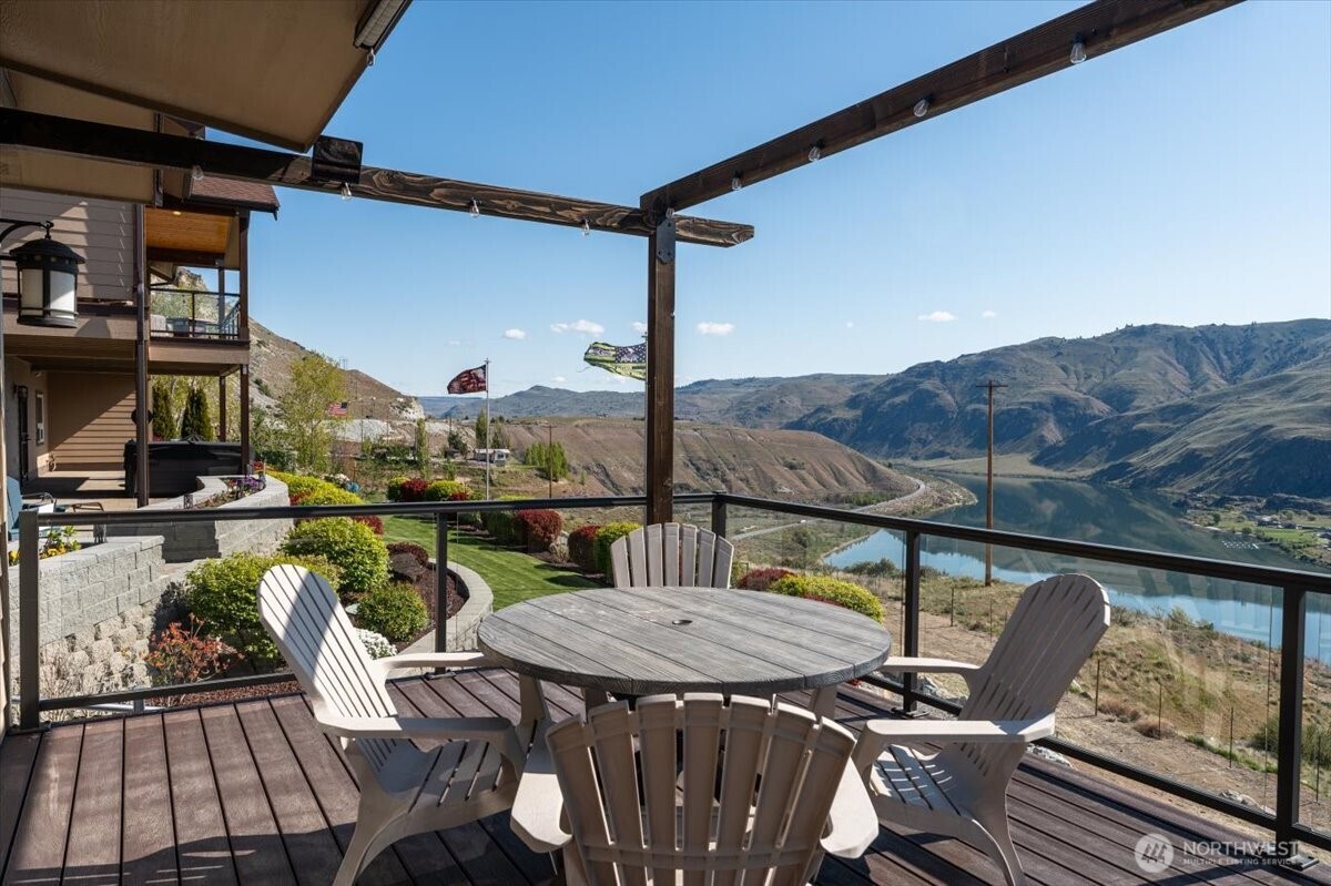 525 Columbia View Road , Chelan, WA 98816
