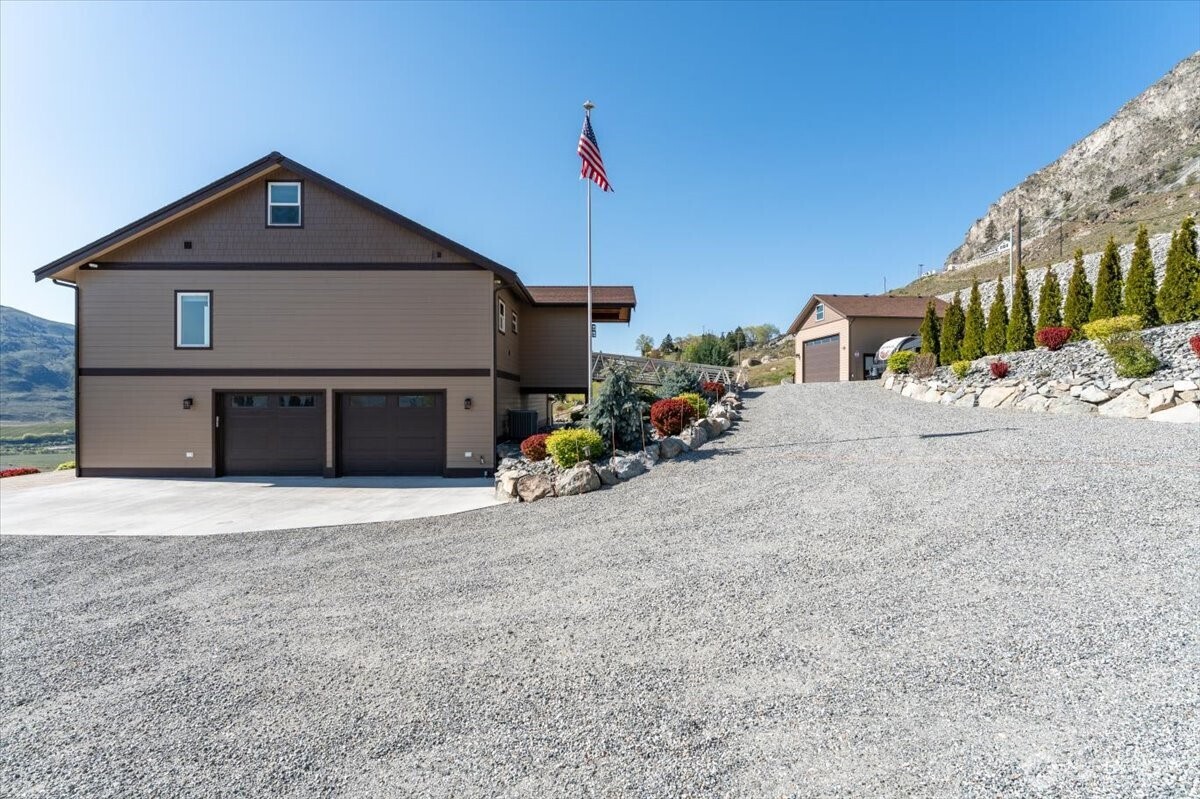 525 Columbia View Road , Chelan, WA 98816