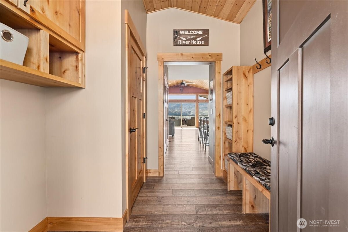 525 Columbia View Road , Chelan, WA 98816