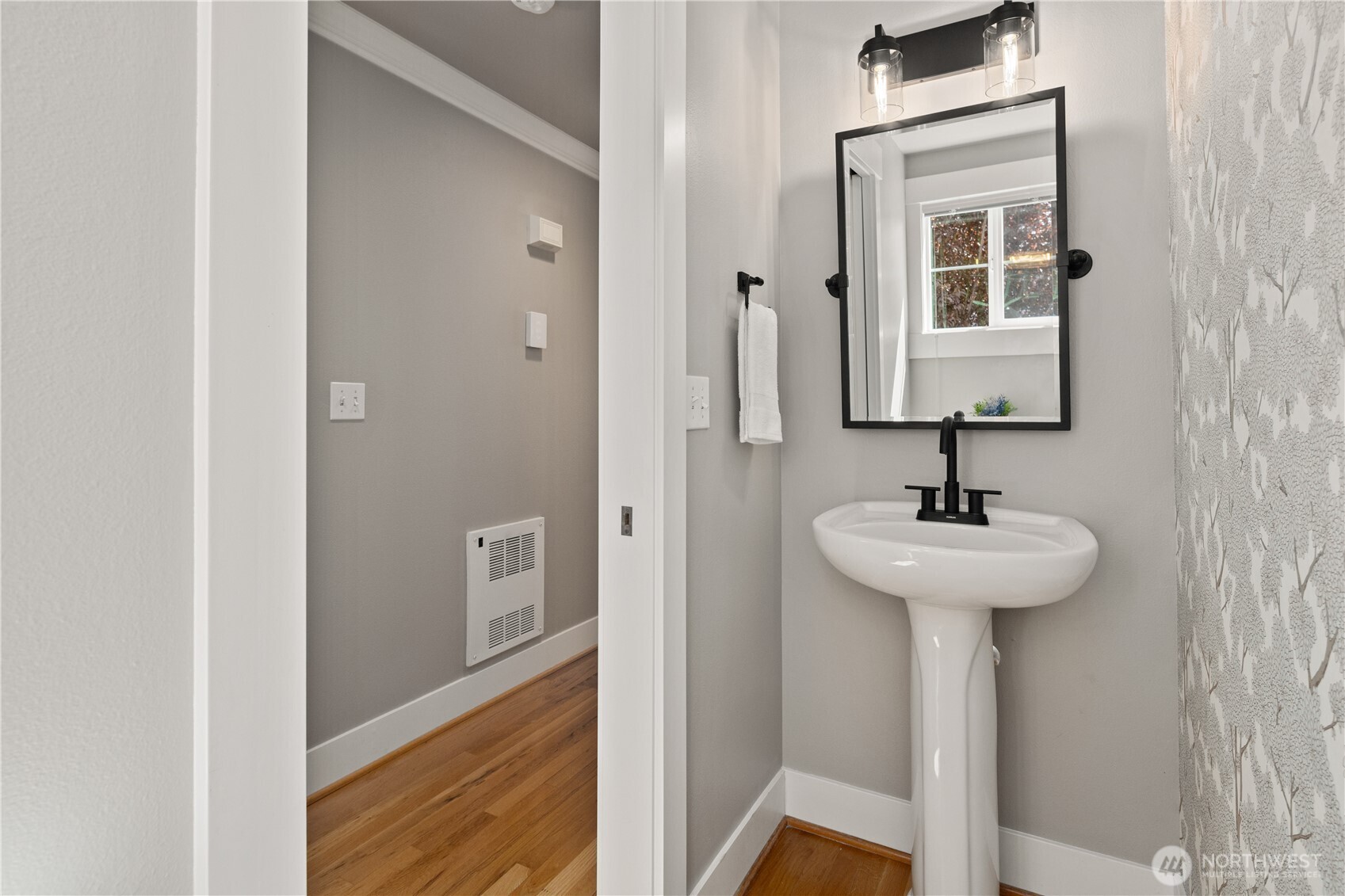 5015 A 8th Avenue NW, Seattle, WA 98107