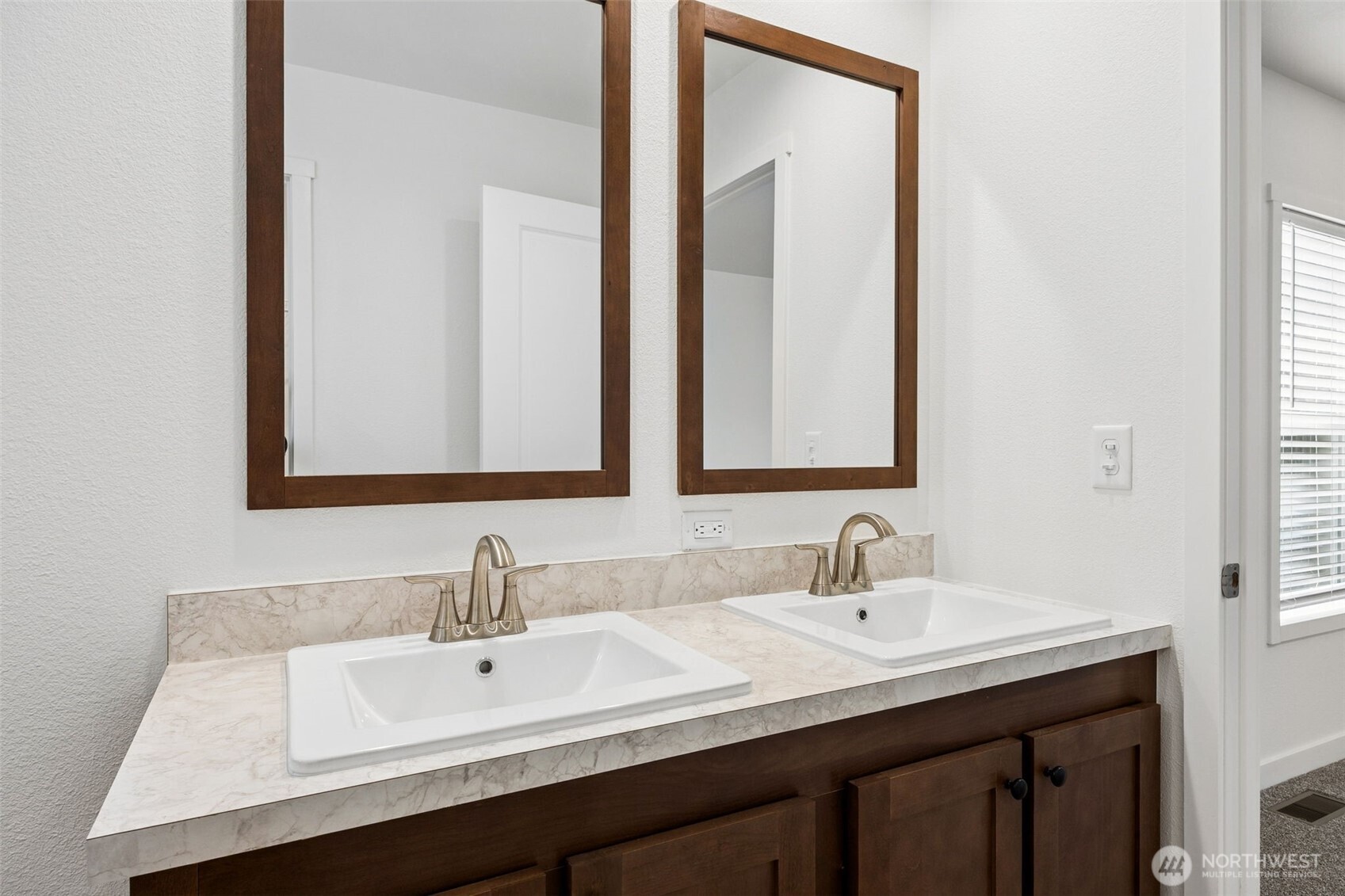 11510 E Riverside Drive #27, Bothell, WA 98011