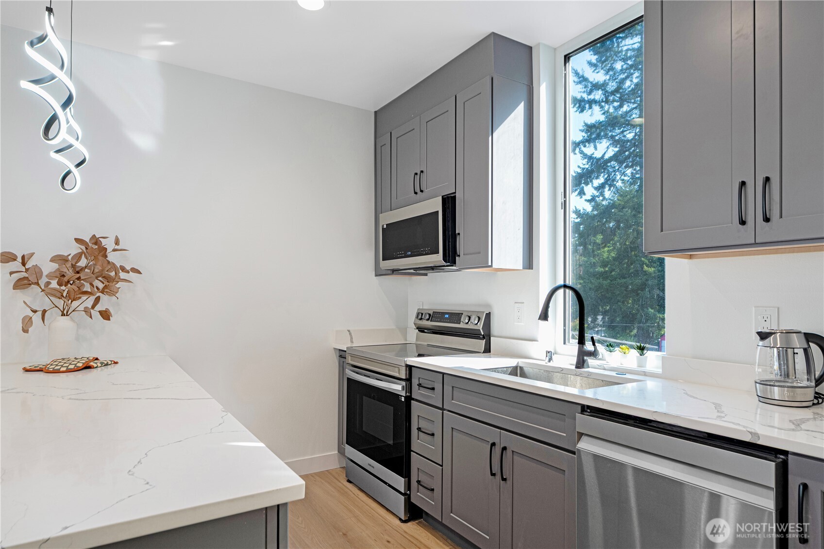 8522 23rd Avenue NE, Seattle, WA 98115