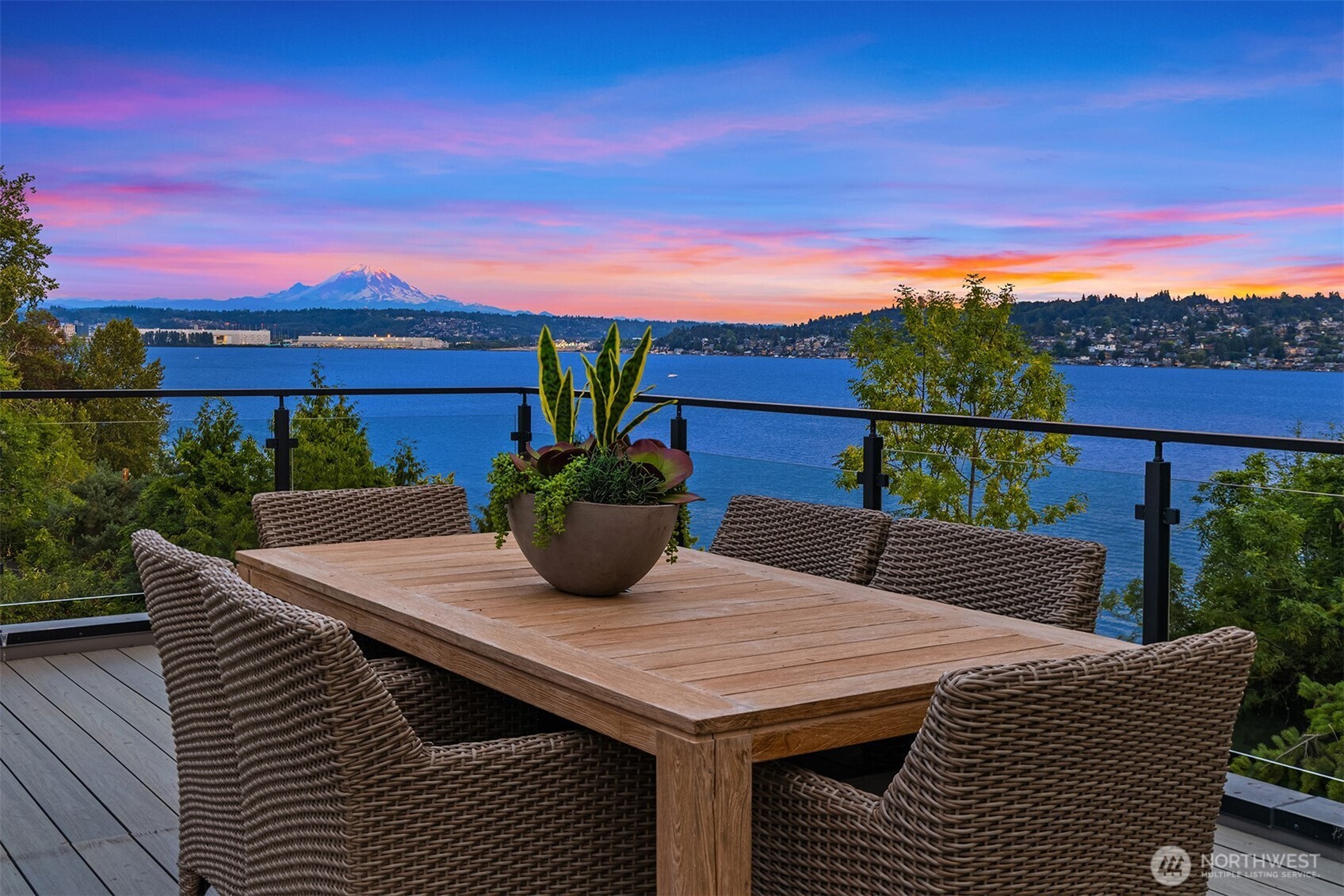 8243 W Mercer Way , Mercer Island, WA 98040