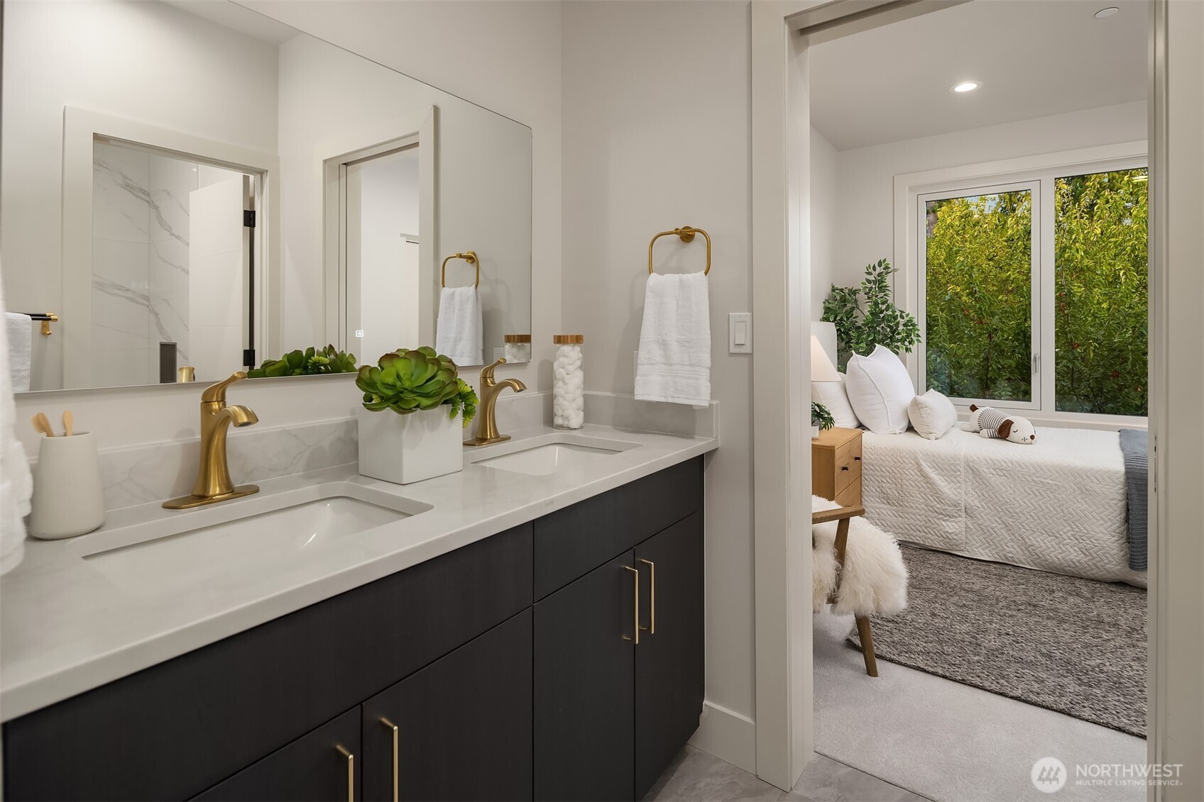 8243 W Mercer Way , Mercer Island, WA 98040