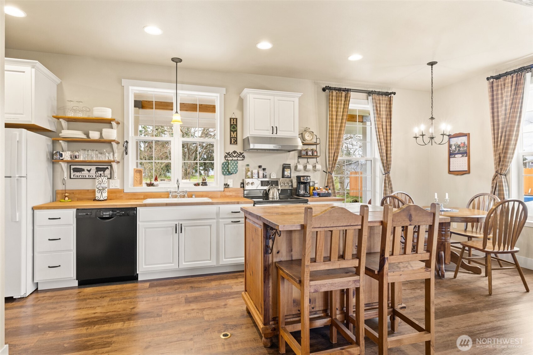 981 W Hendrickson Road , Sequim, WA 98382