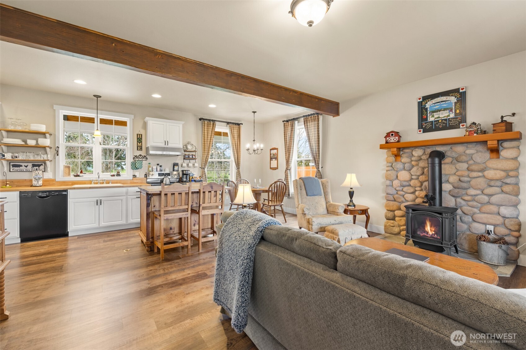 981 W Hendrickson Road , Sequim, WA 98382