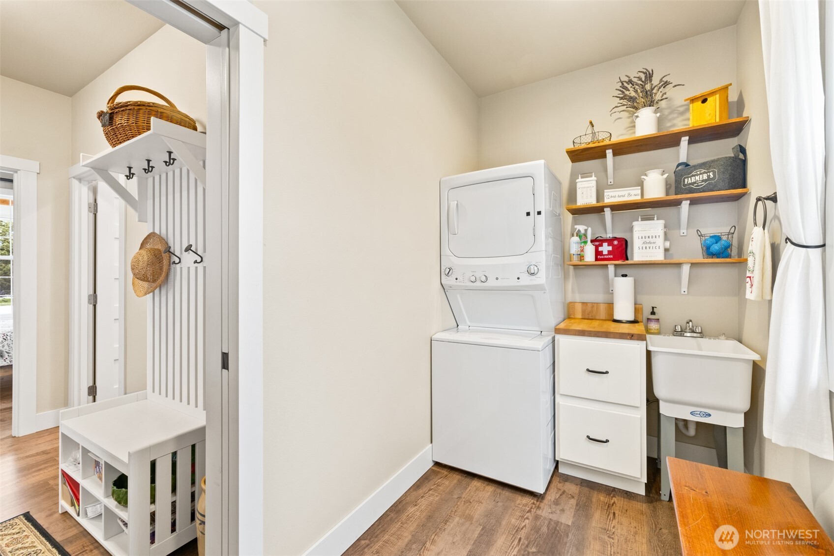 981 W Hendrickson Road , Sequim, WA 98382