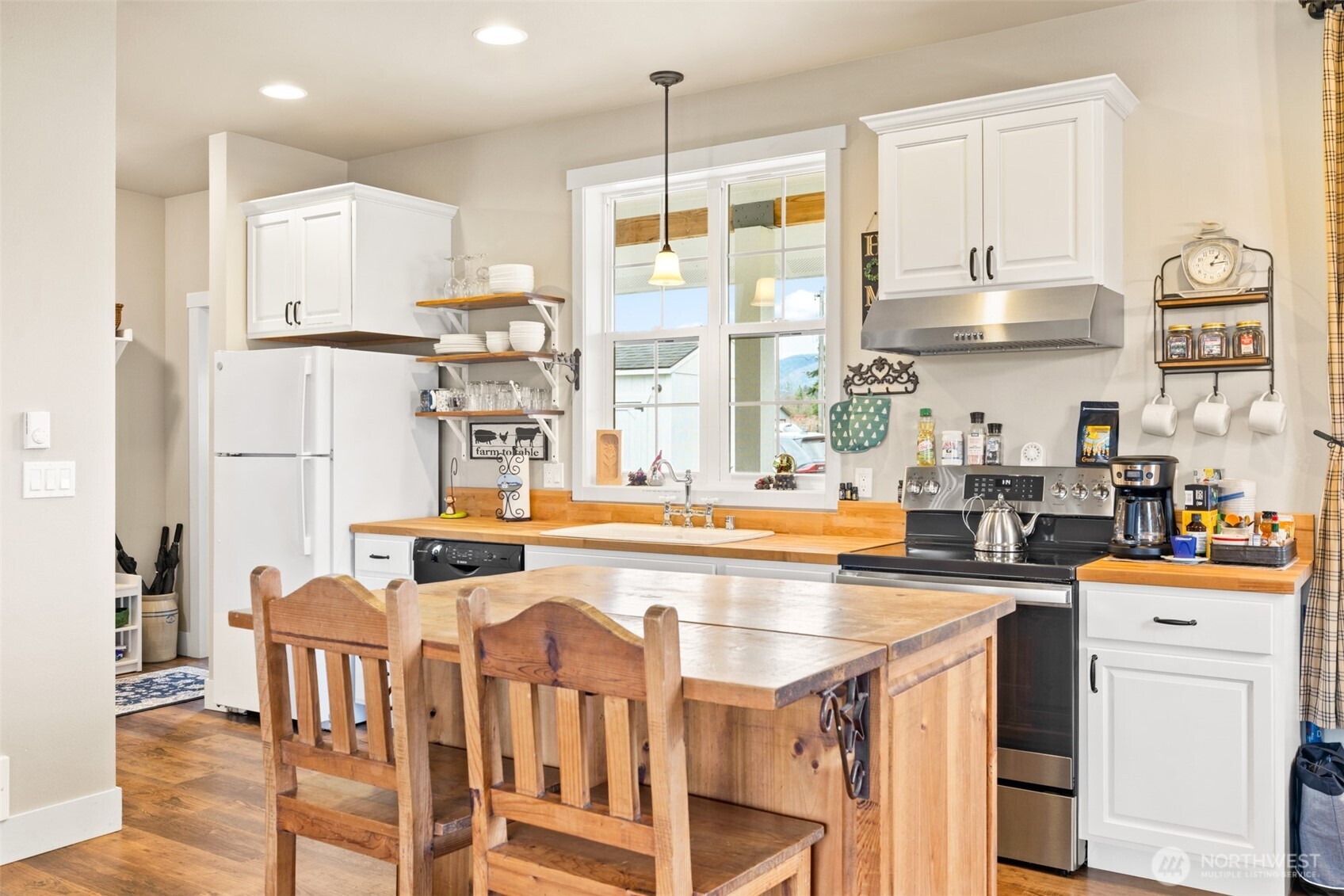 981 W Hendrickson Road , Sequim, WA 98382