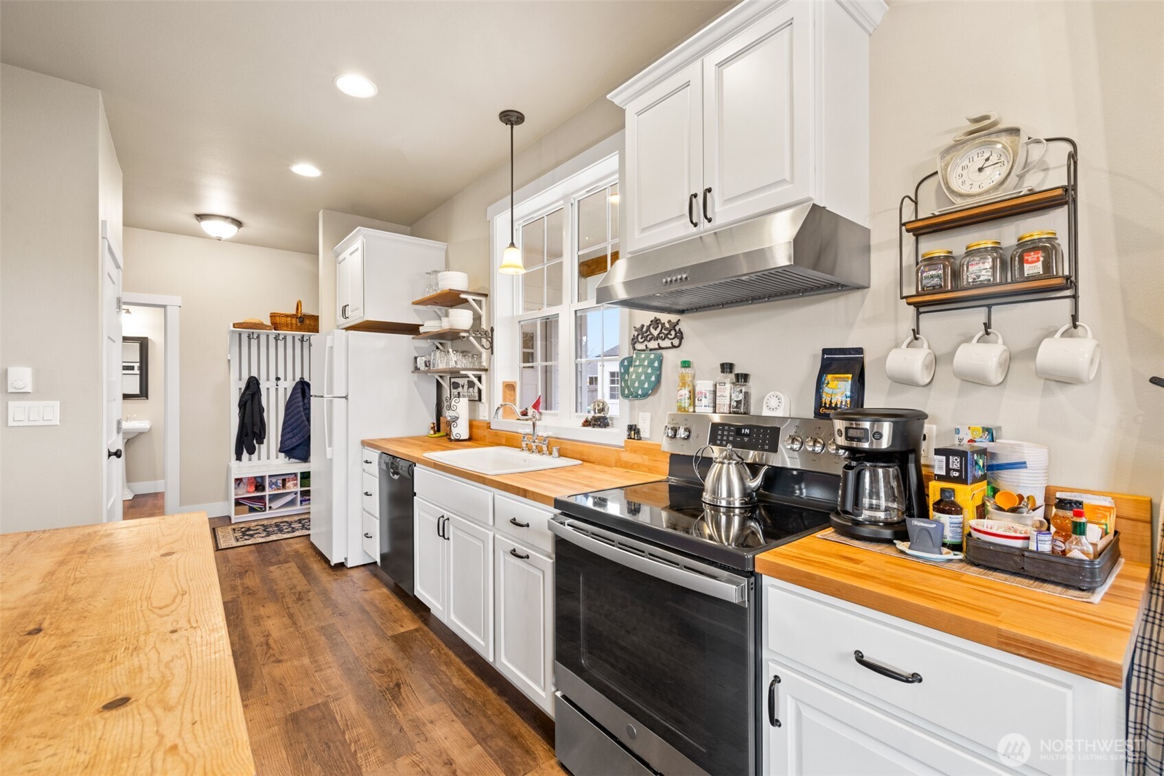 981 W Hendrickson Road , Sequim, WA 98382