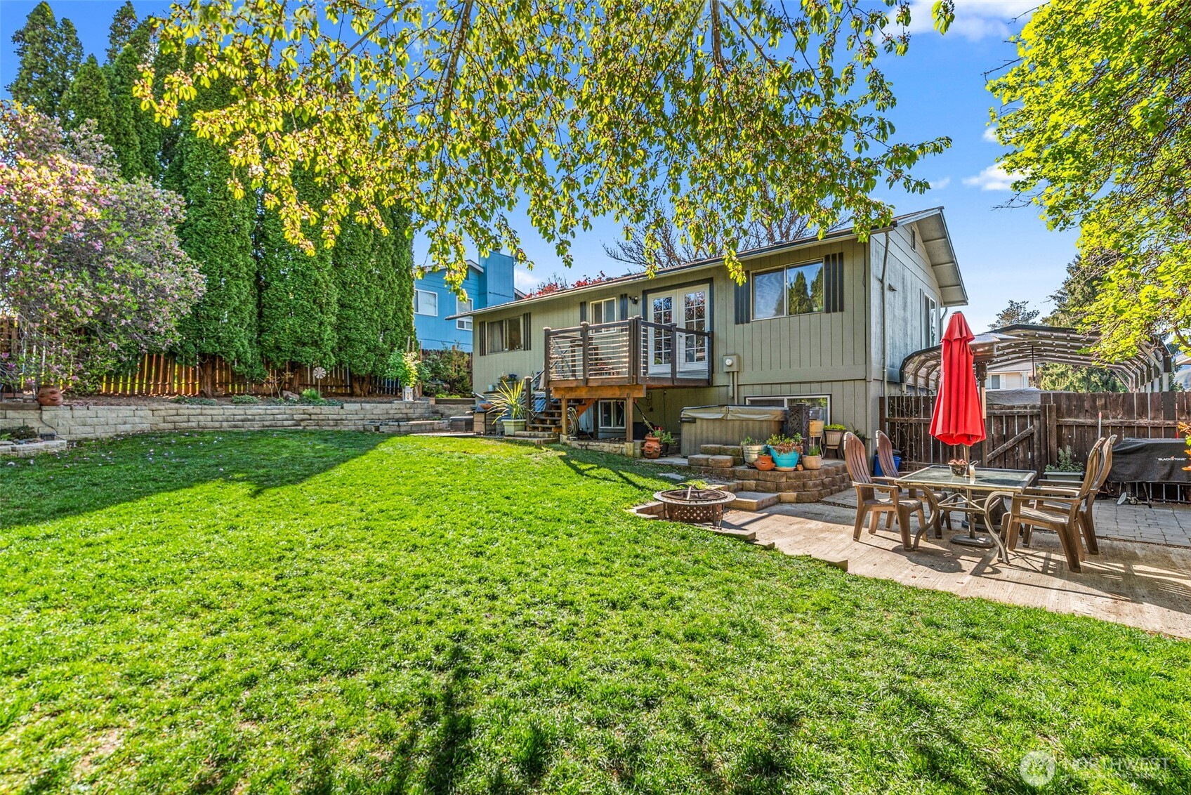 520 Lacey Place NE, East Wenatchee, WA 98802