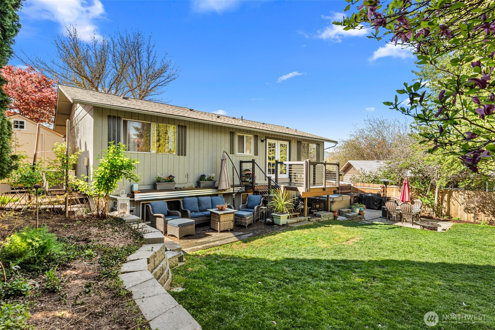520 Lacey Place NE, East Wenatchee, WA 98802