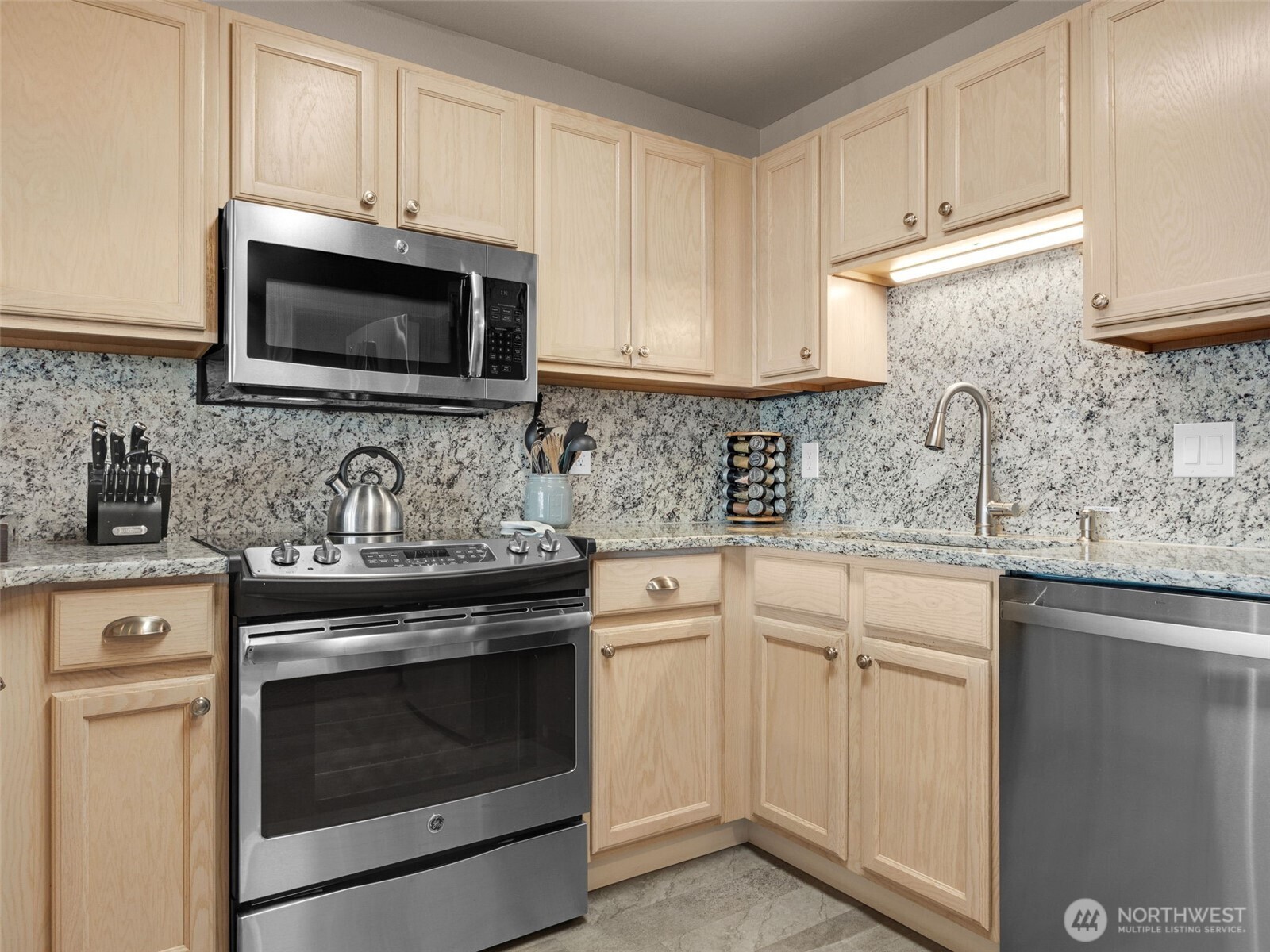 501 Shoreview Drive S #206, Long Beach, WA 98631