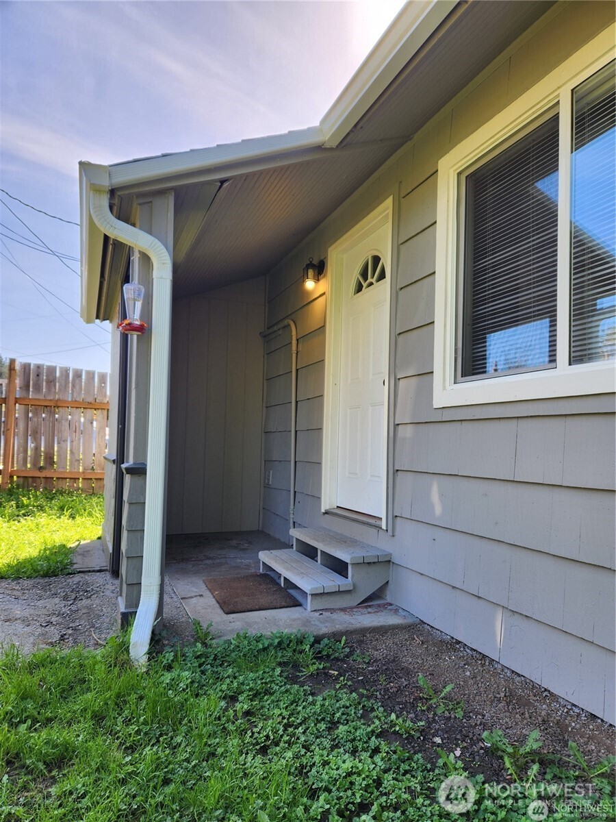 123 Acorn Street , Bremerton, WA 98310