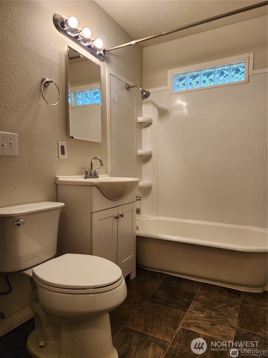 123 Acorn Street , Bremerton, WA 98310