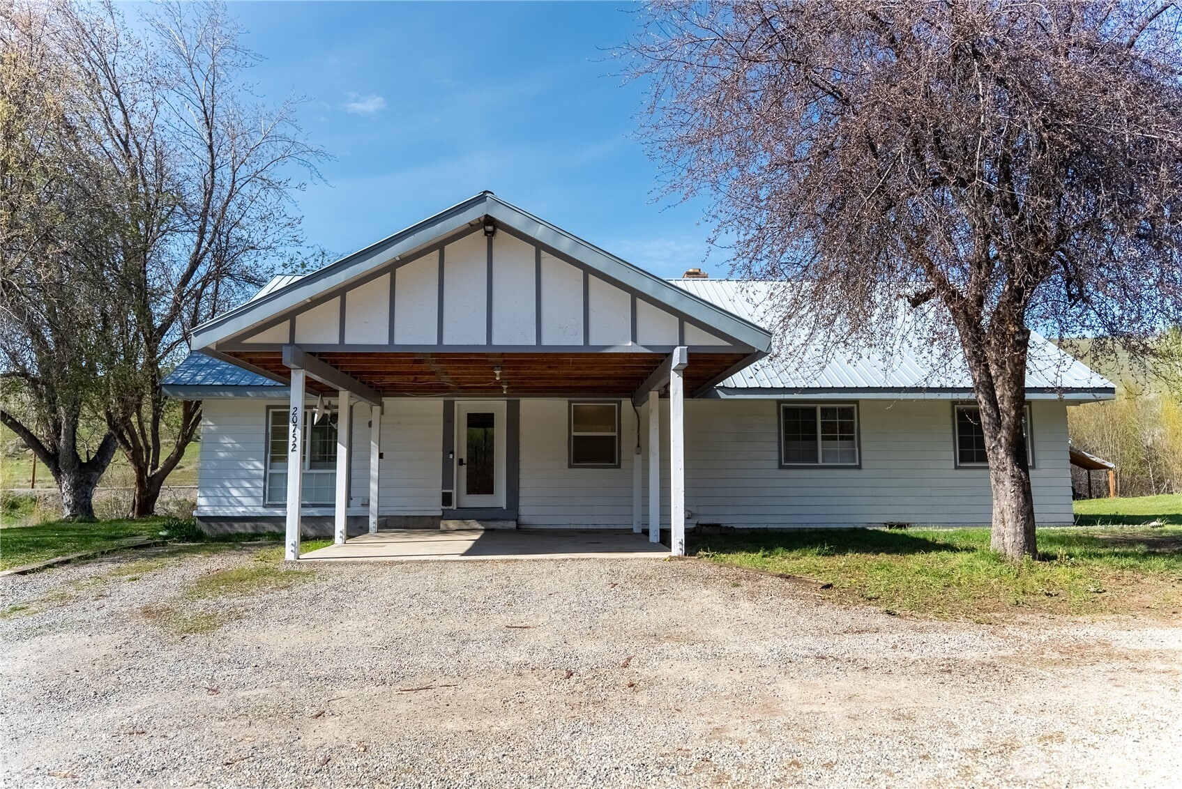 20752 State Route 20 , Twisp, WA 98856