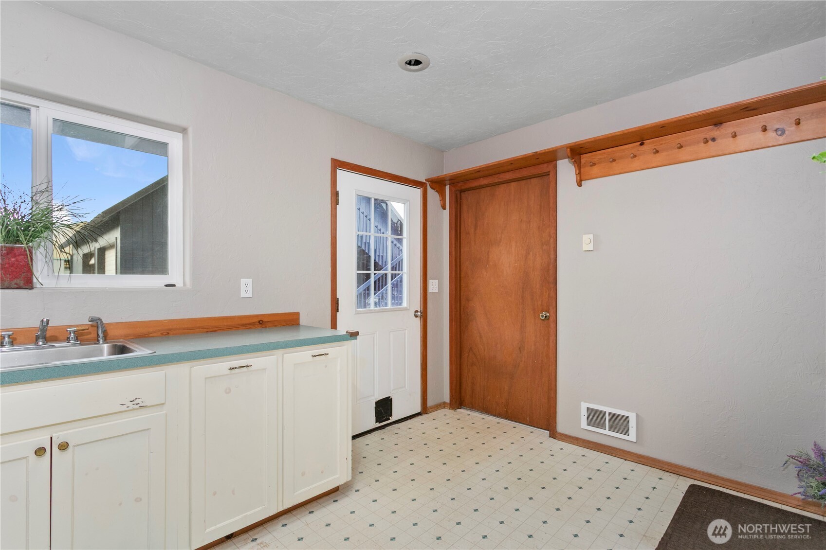 295 Kangas Road , Toledo, WA 98591