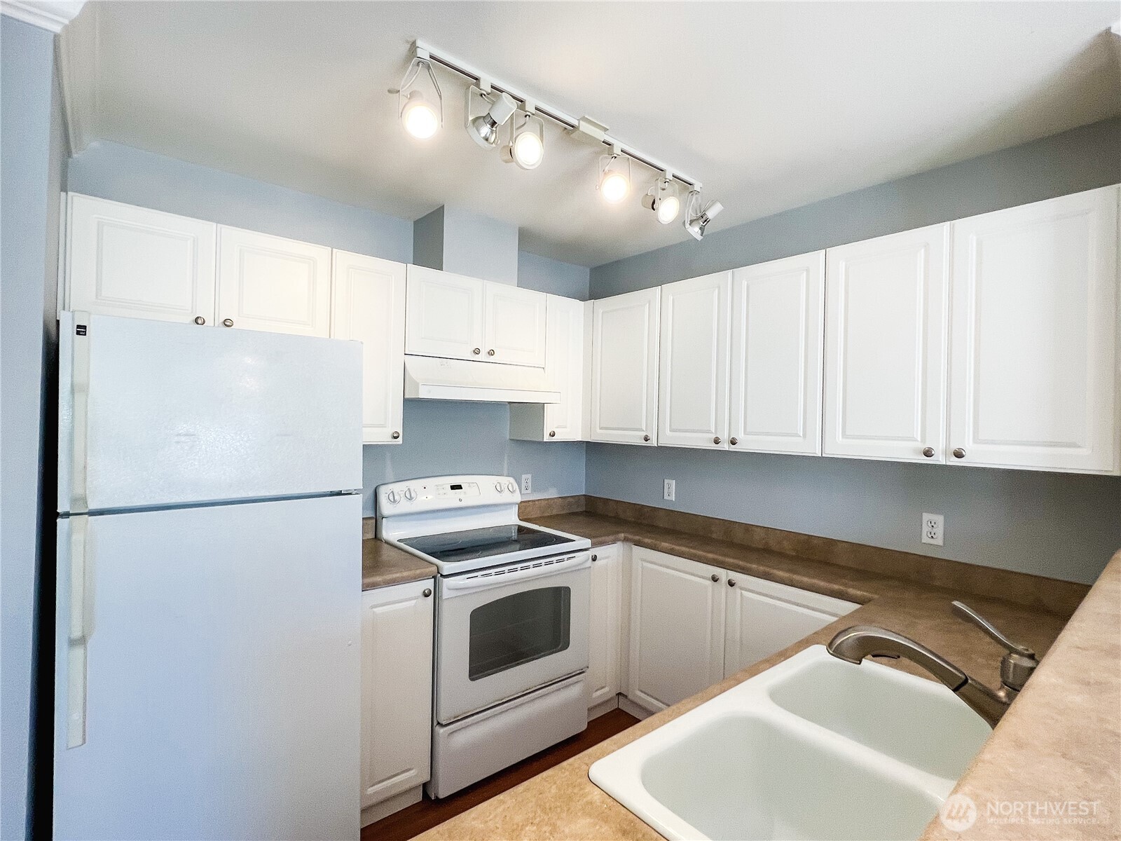 33020 10th Avenue SW #N302, Federal Way, WA 98023