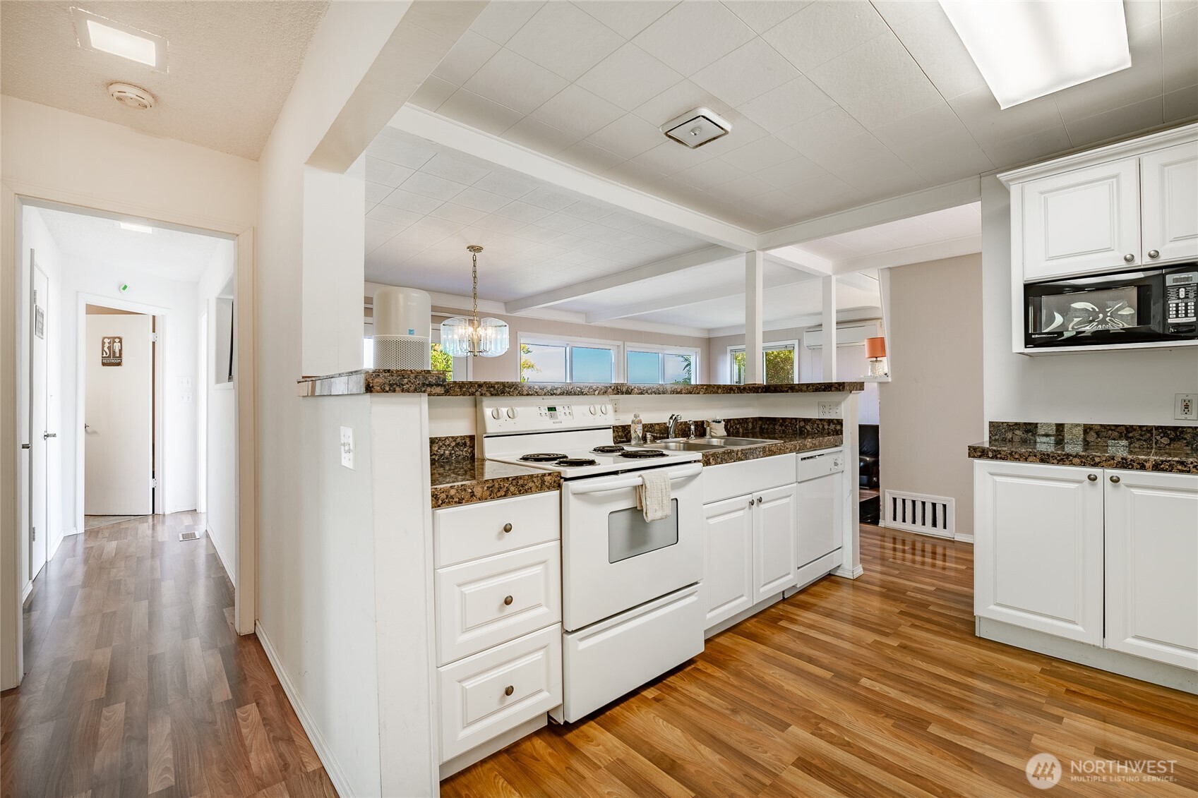 6887 Holeman Avenue , Blaine, WA 98230