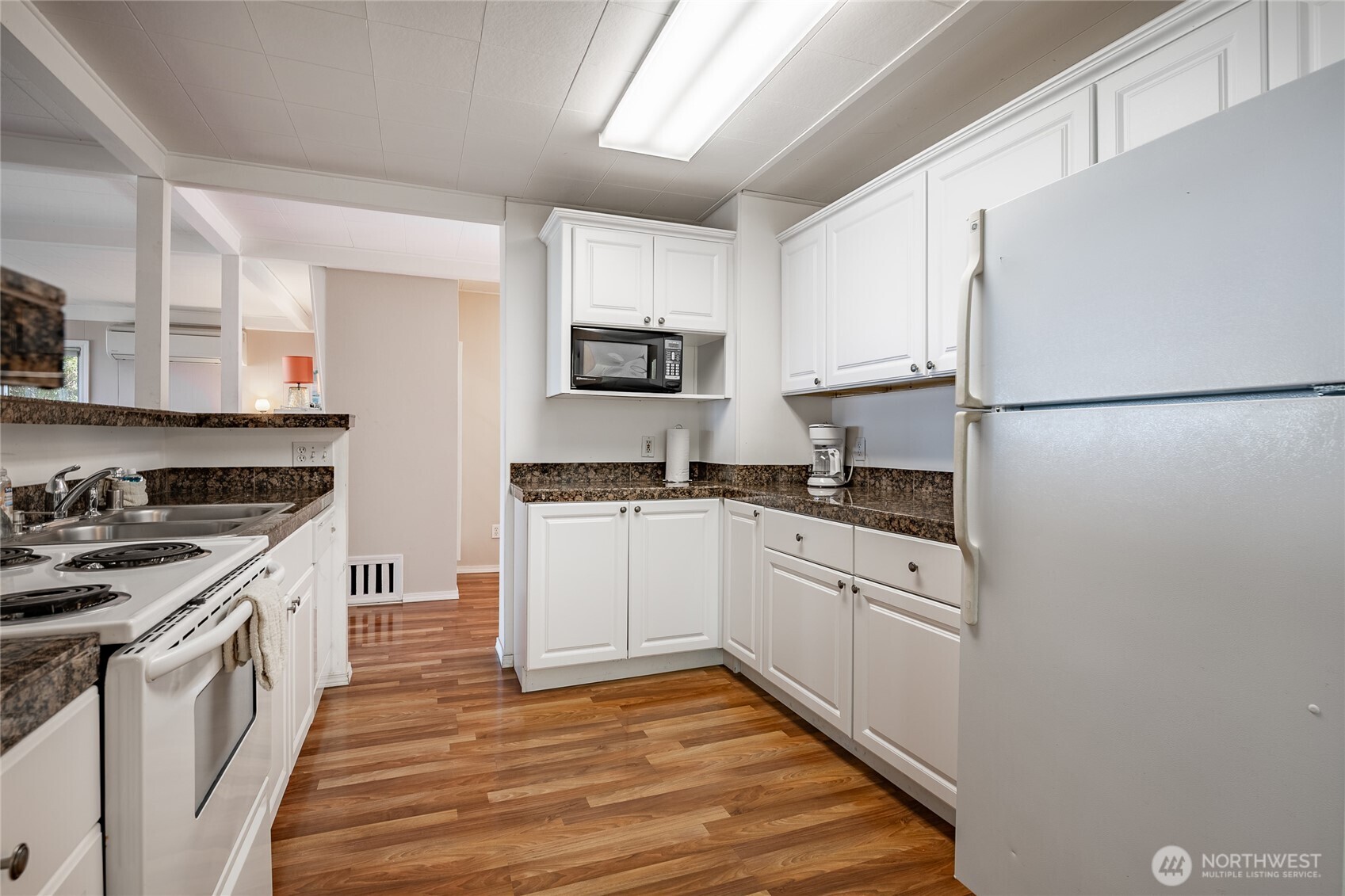 6887 Holeman Avenue , Blaine, WA 98230