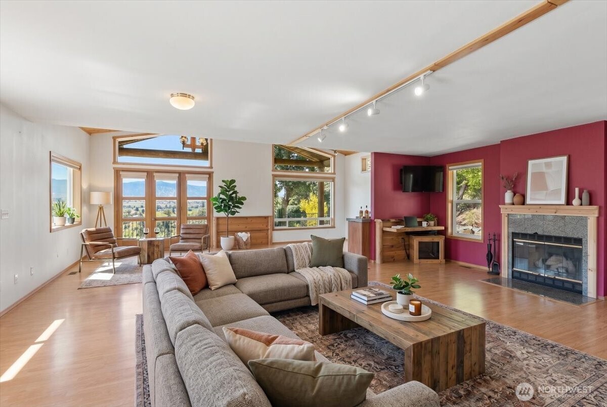 404 S Clifford Street , Chelan, WA 98816