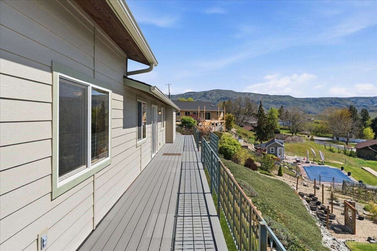 404 S Clifford Street , Chelan, WA 98816