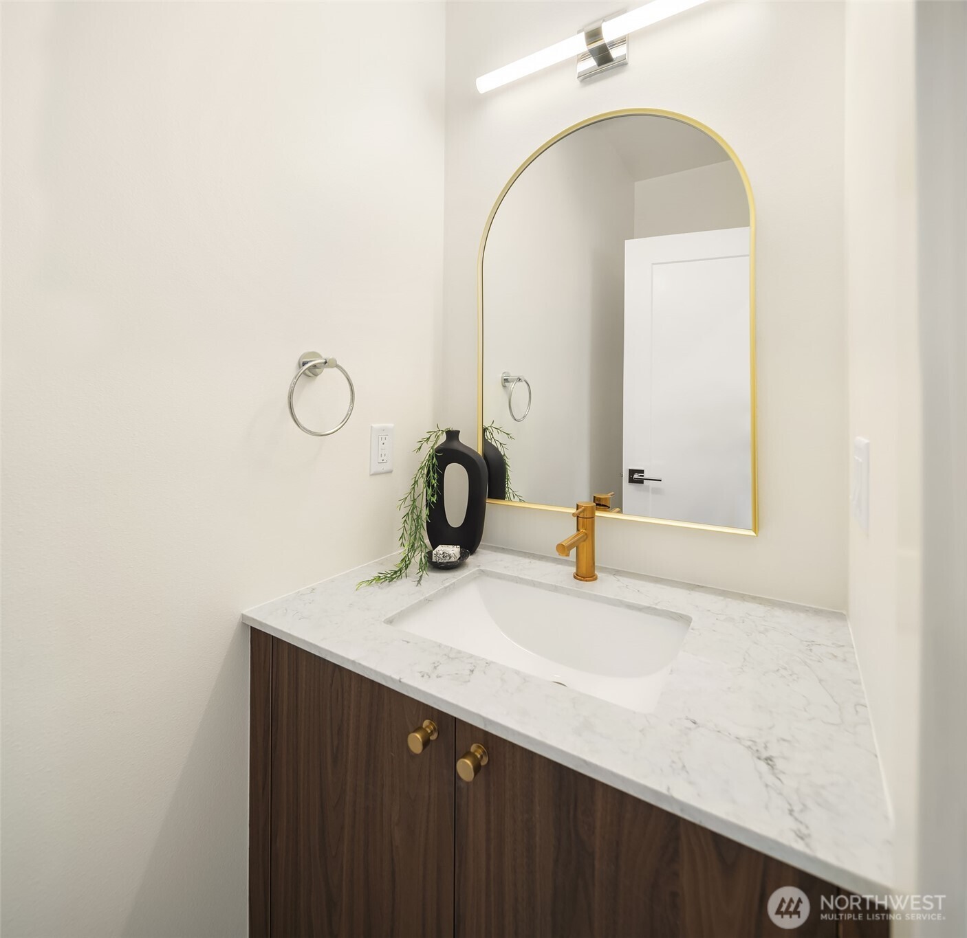 972 NW 54th Street , Seattle, WA 98107
