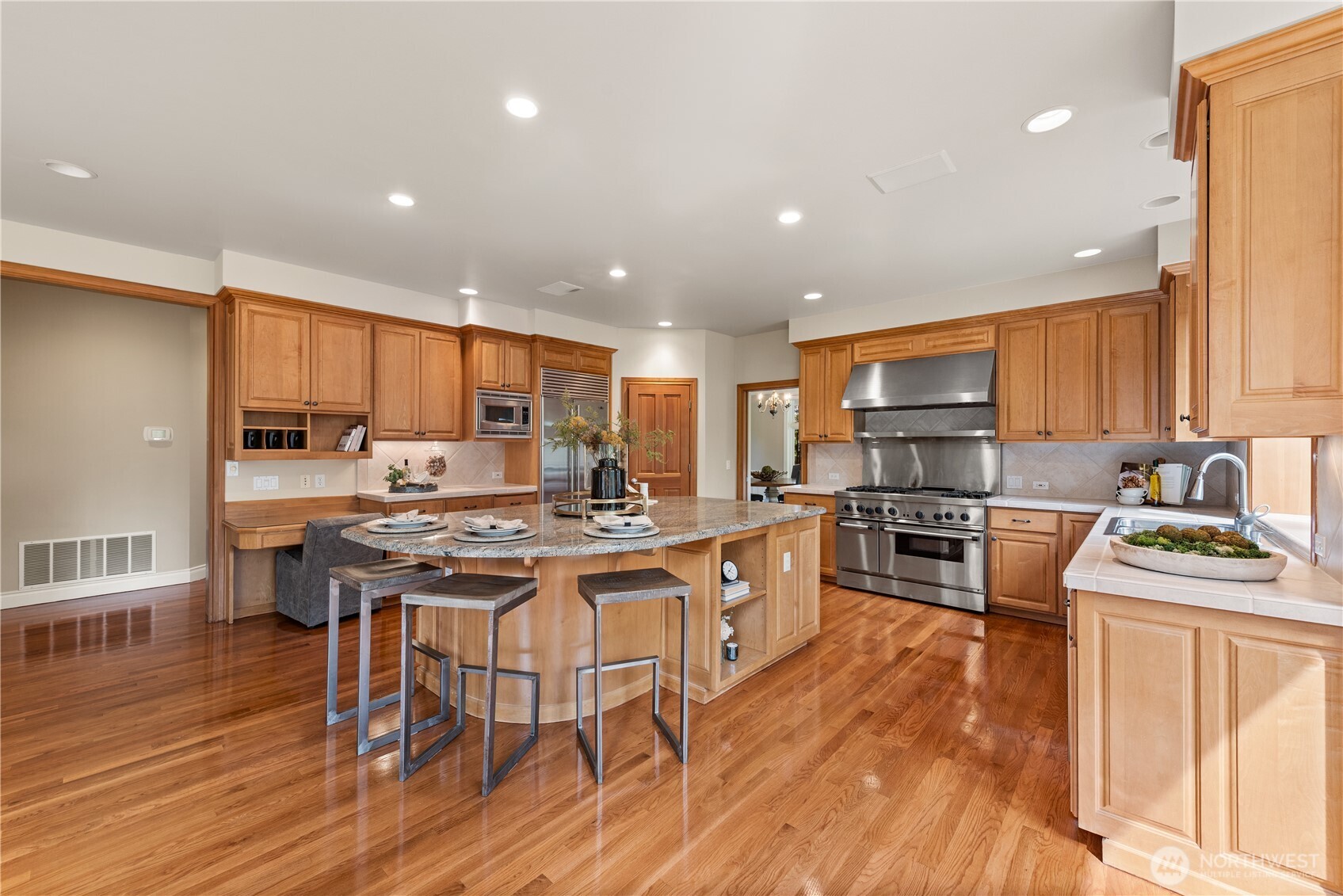 818 Windsor Drive SE, Sammamish, WA 98074