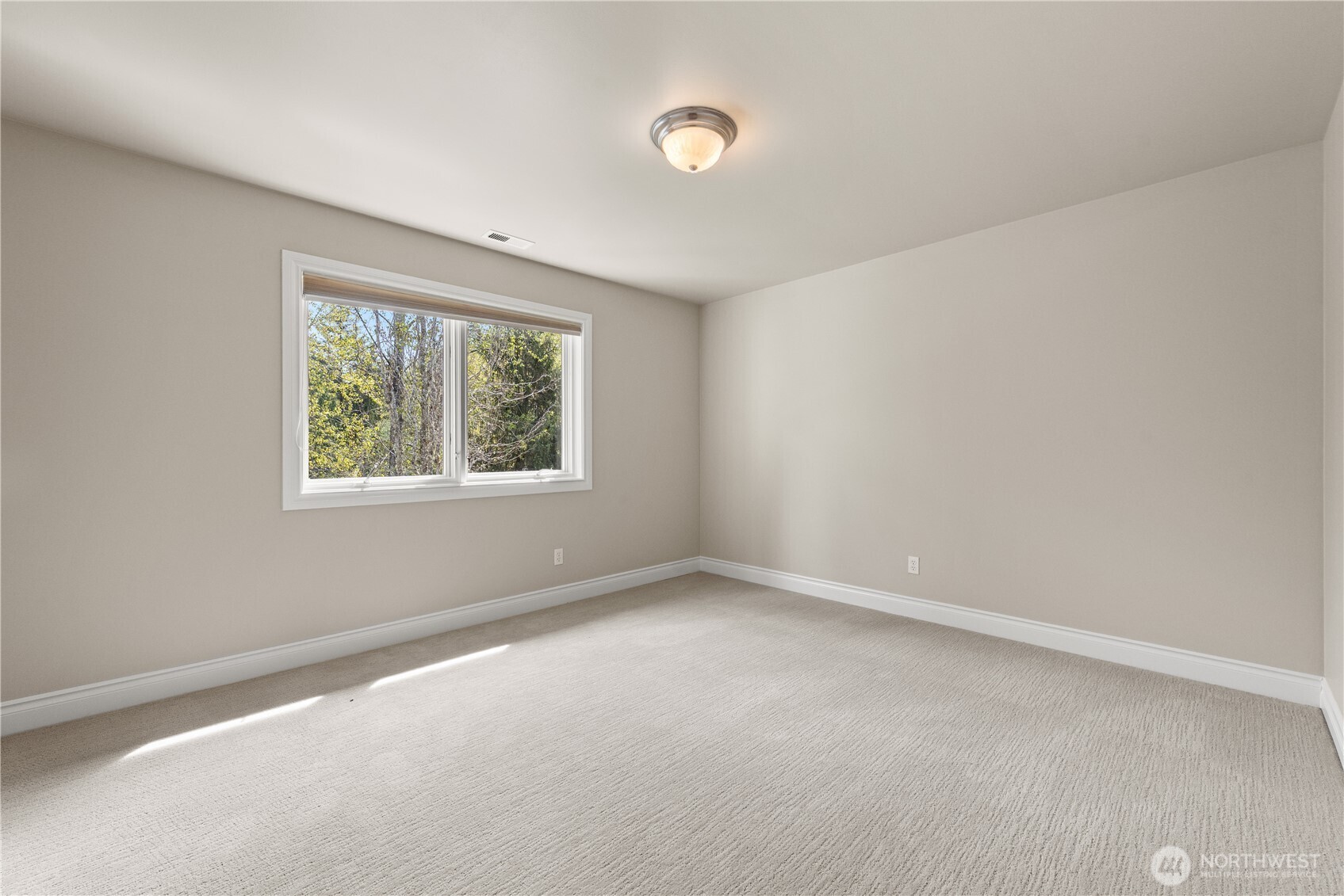 818 Windsor Drive SE, Sammamish, WA 98074