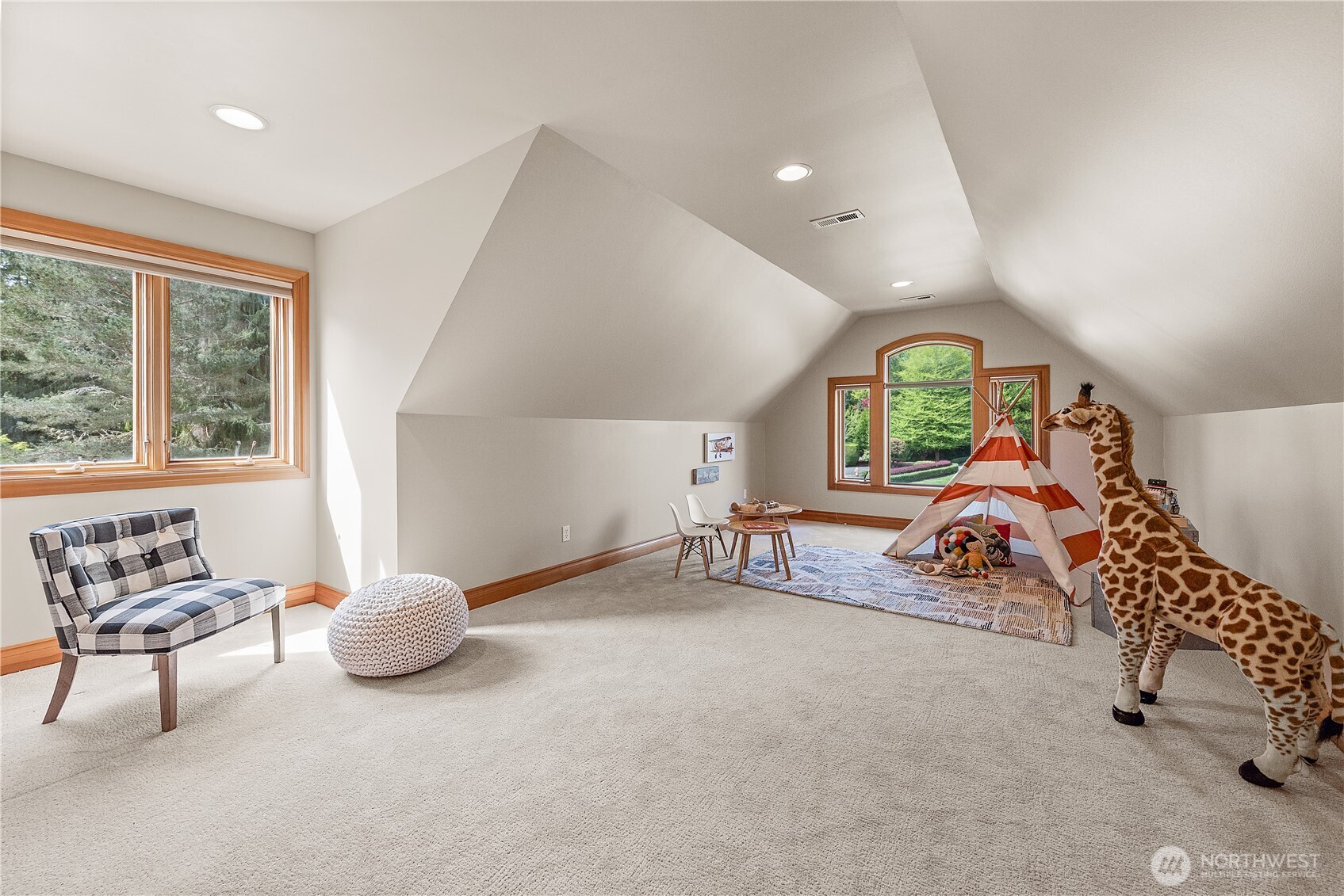 818 Windsor Drive SE, Sammamish, WA 98074
