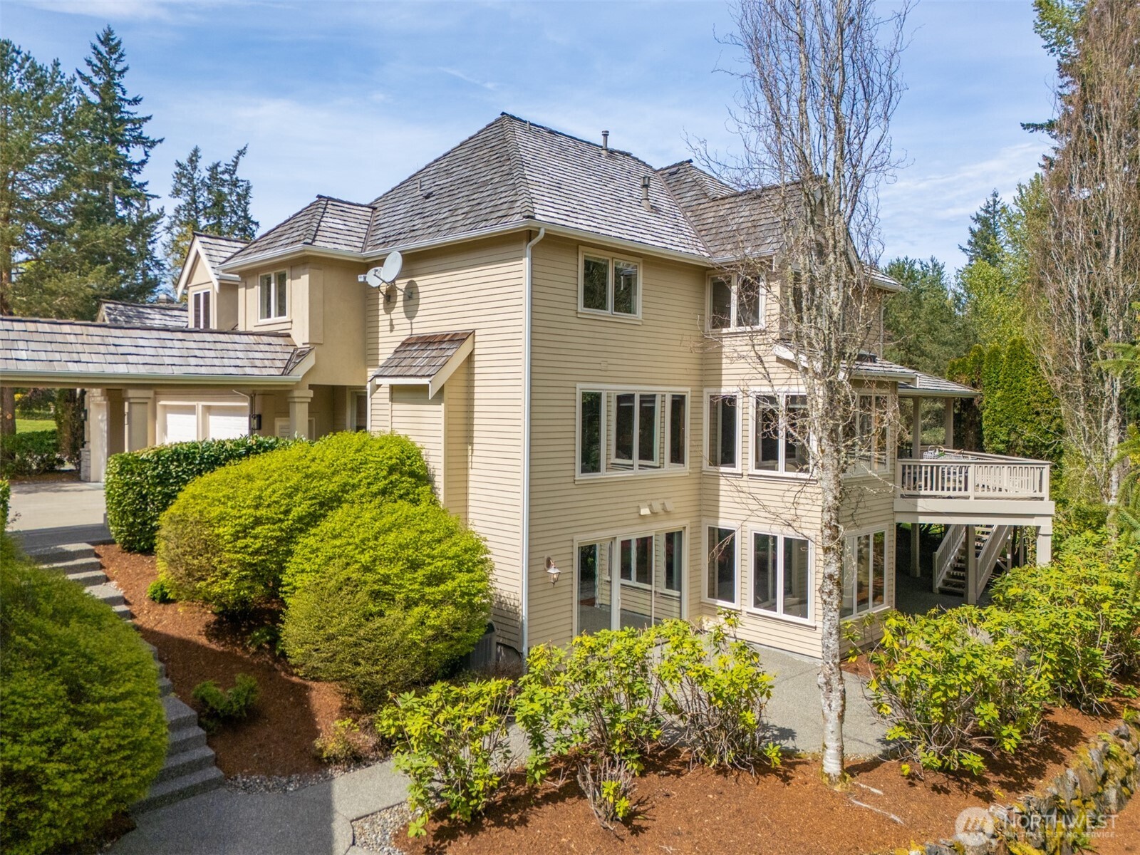 818 Windsor Drive SE, Sammamish, WA 98074
