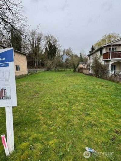 9025 46th Avenue S, Seattle, WA 98118 - Photo 2