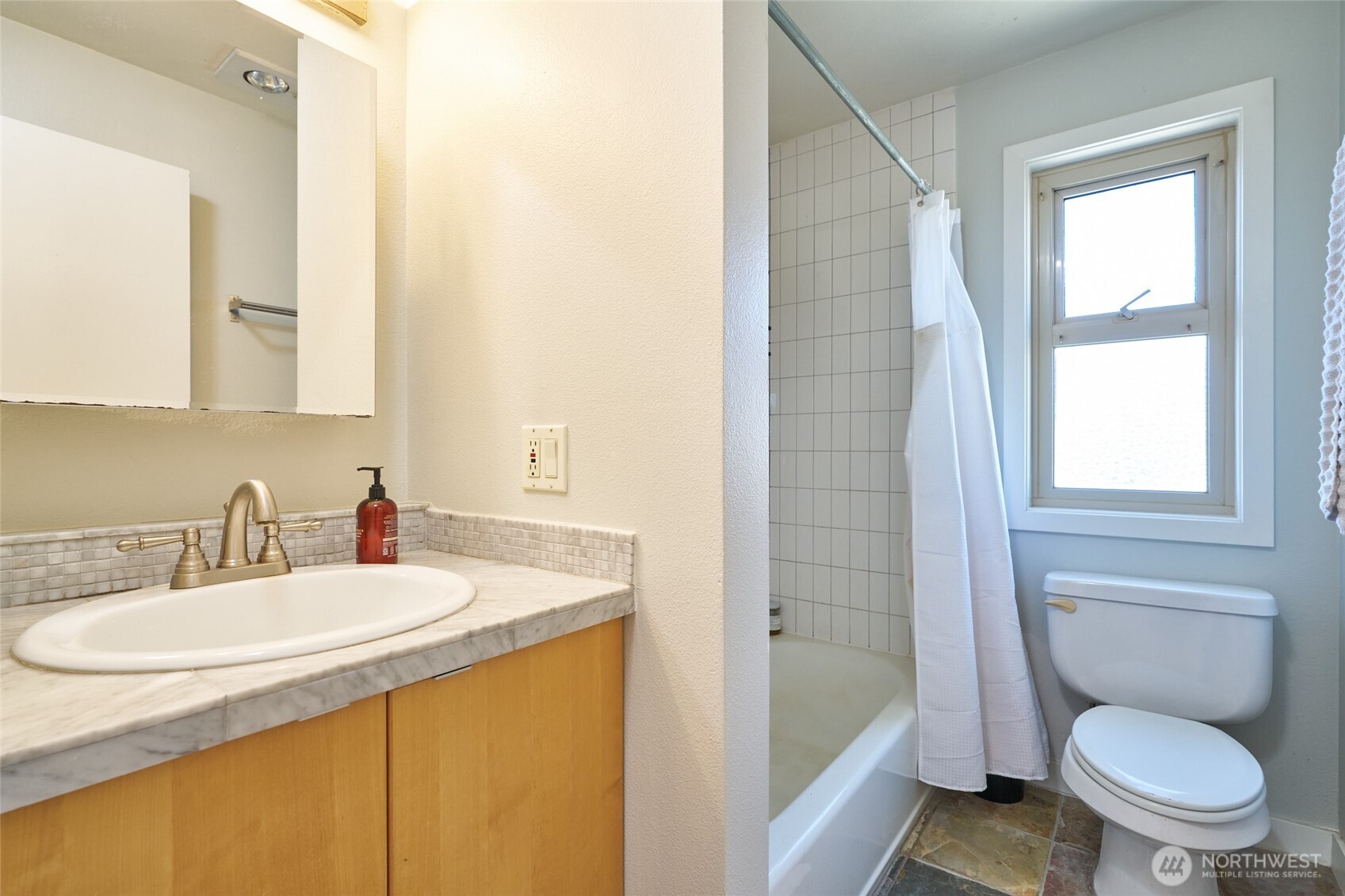 812 N 42nd Street #301, Seattle, WA 98103