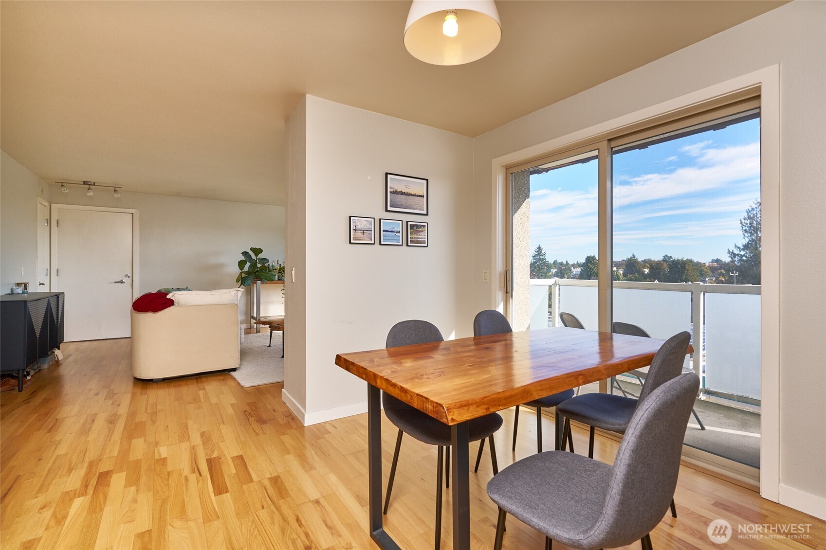 812 N 42nd Street #301, Seattle, WA 98103