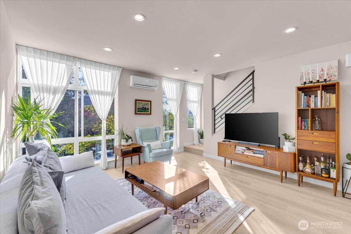 1602 E Marion Street , Seattle, WA 98122