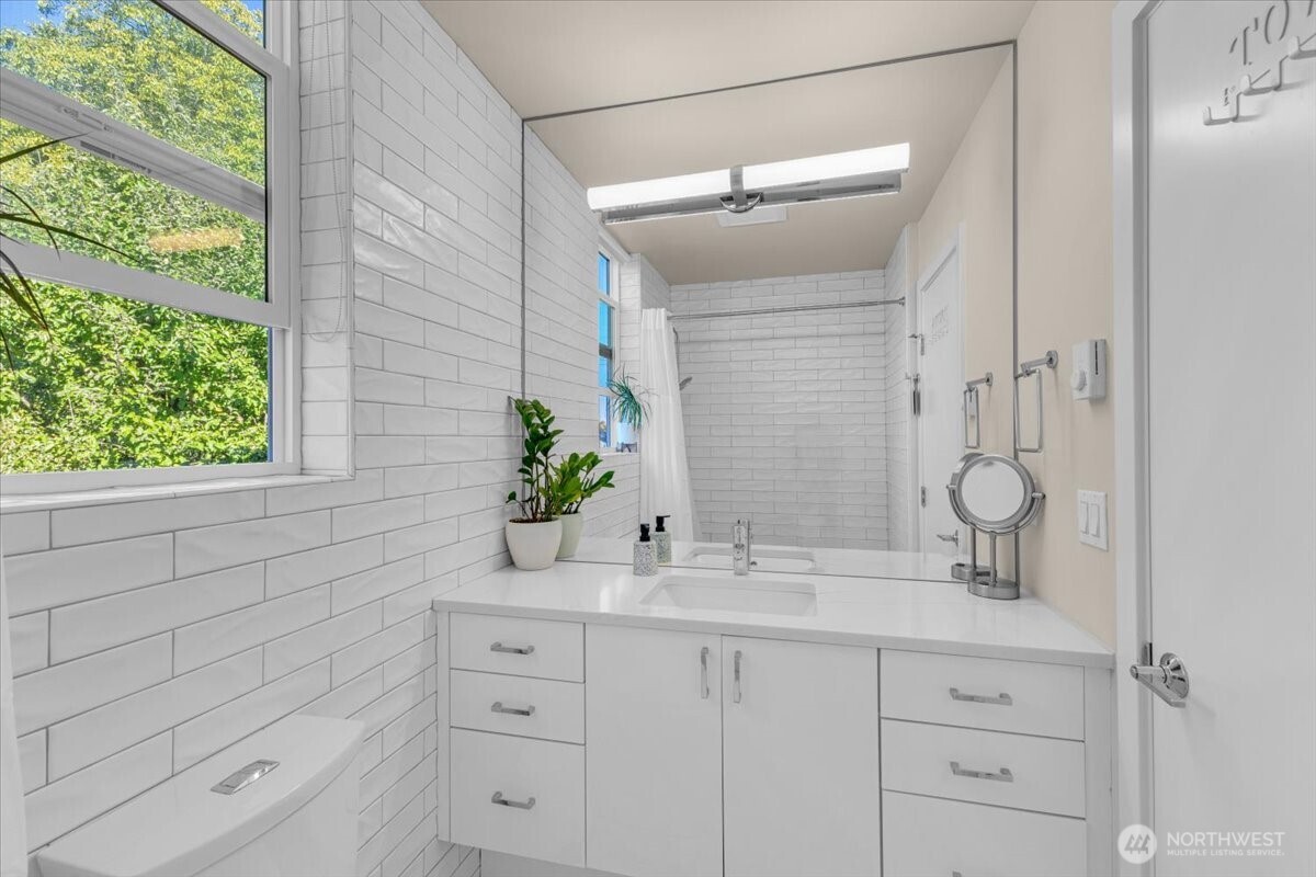 1602 E Marion Street , Seattle, WA 98122