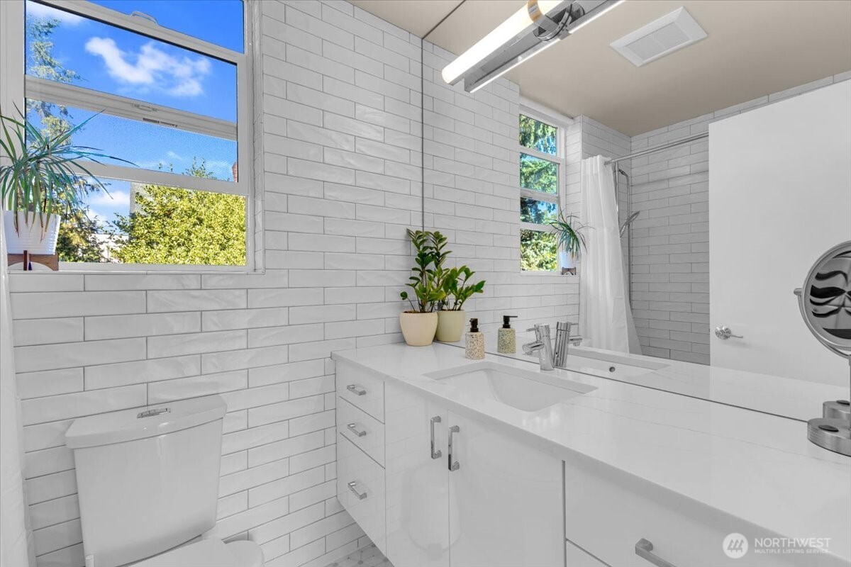 1602 E Marion Street , Seattle, WA 98122