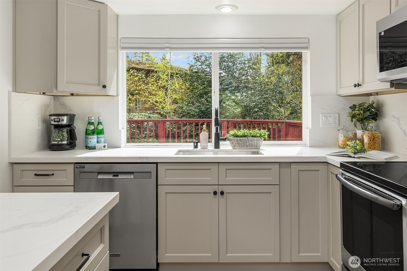 16611 NE 108th Place , Redmond, WA 98052