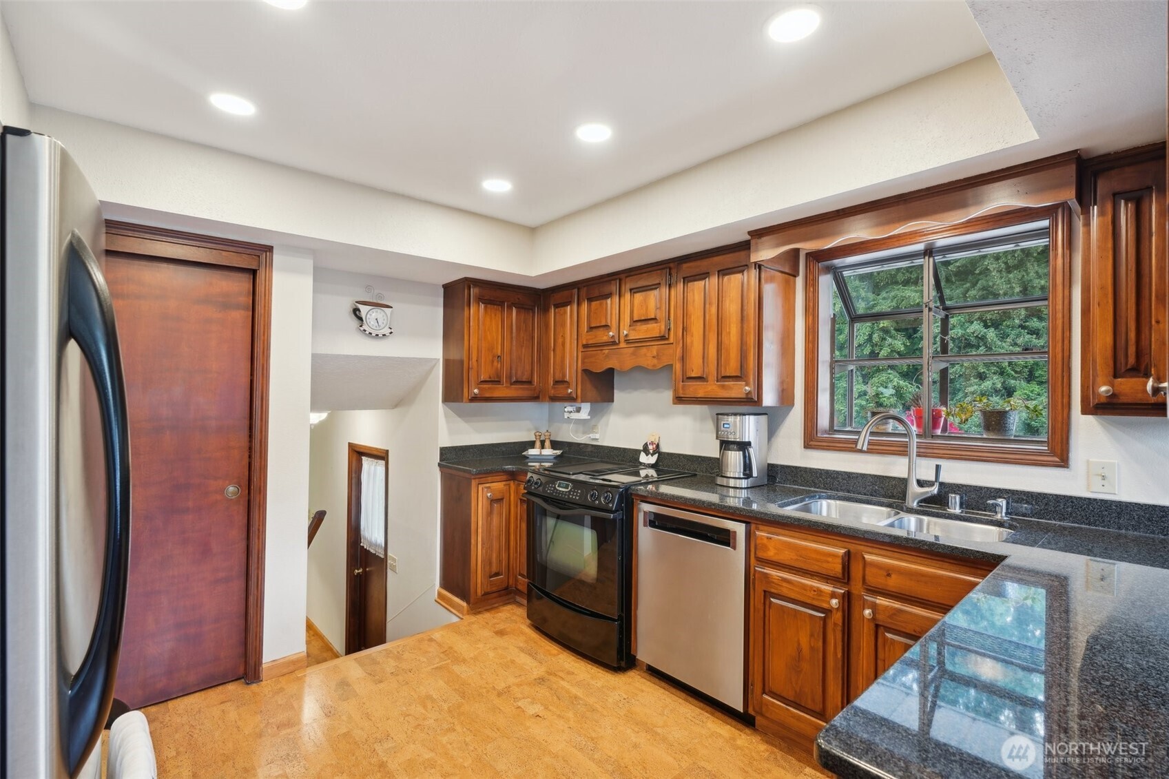 2032 W Dove Avenue , La Center, WA 98629