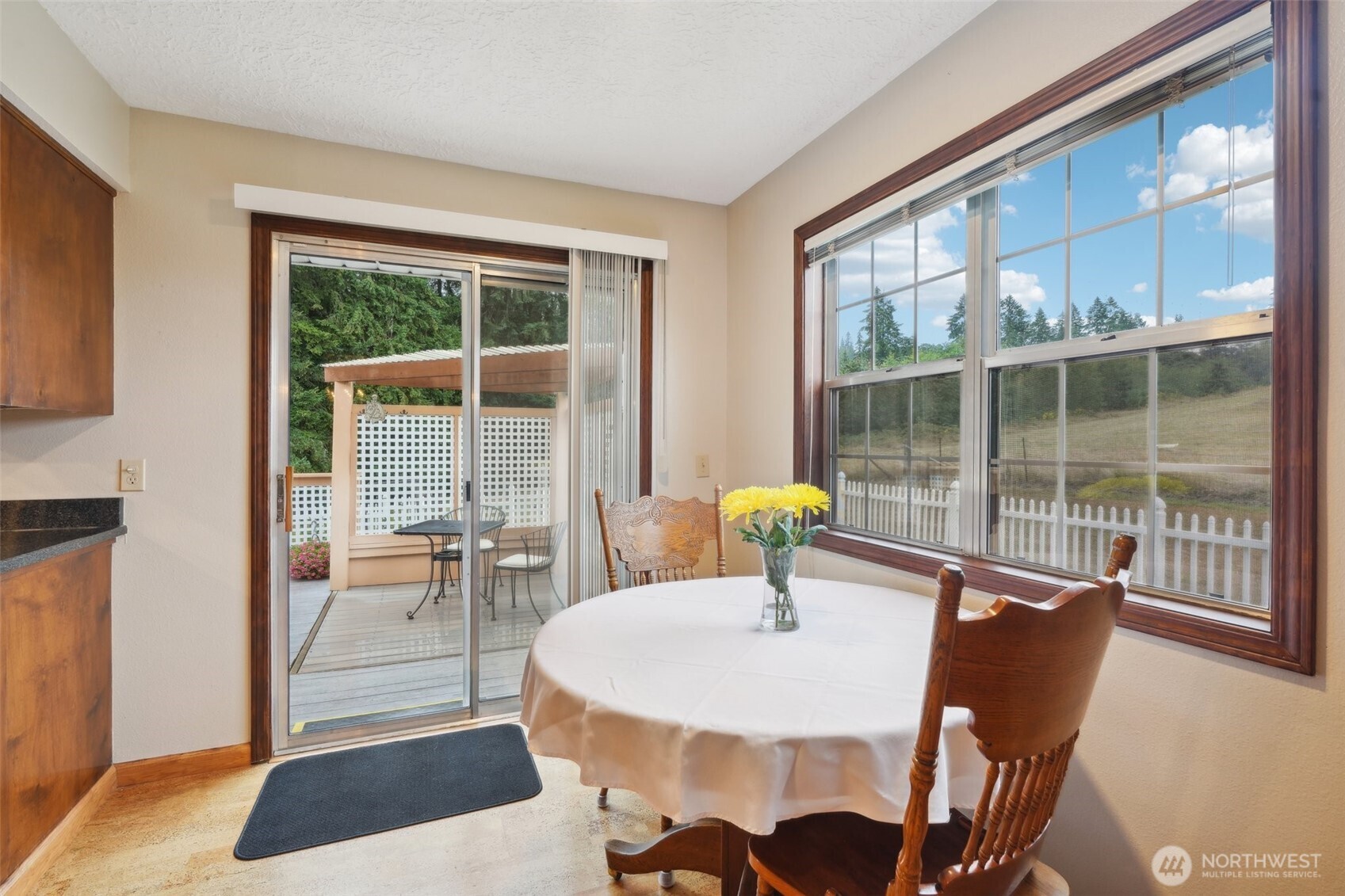 2032 W Dove Avenue , La Center, WA 98629