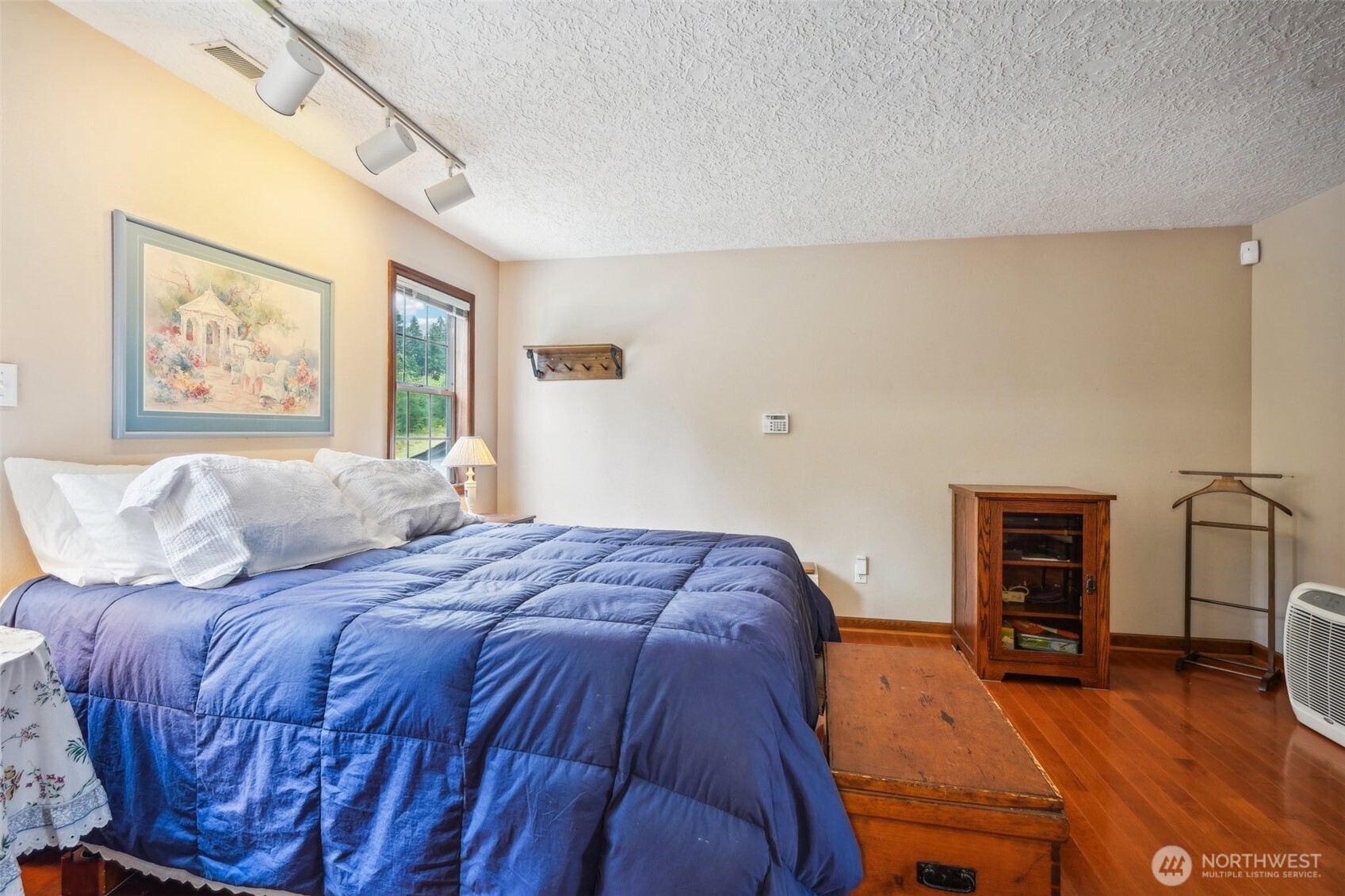 2032 W Dove Avenue , La Center, WA 98629