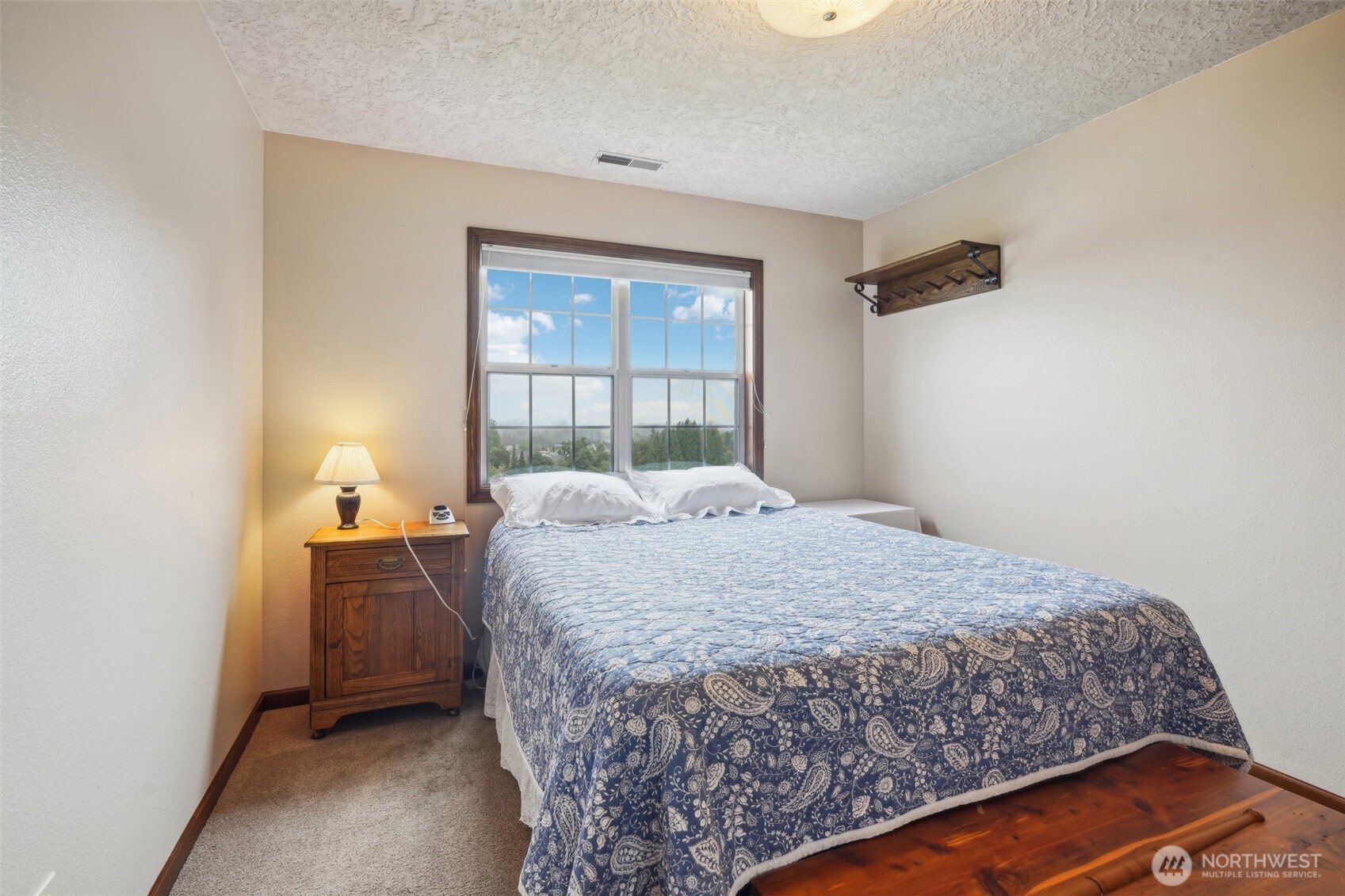 2032 W Dove Avenue , La Center, WA 98629