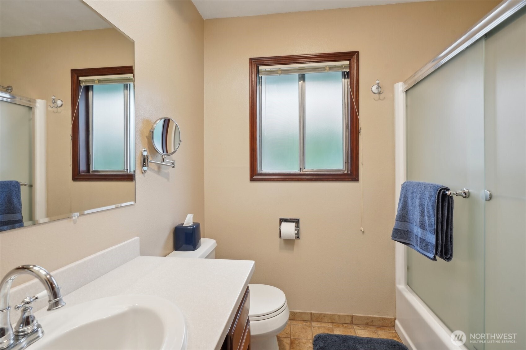2032 W Dove Avenue , La Center, WA 98629