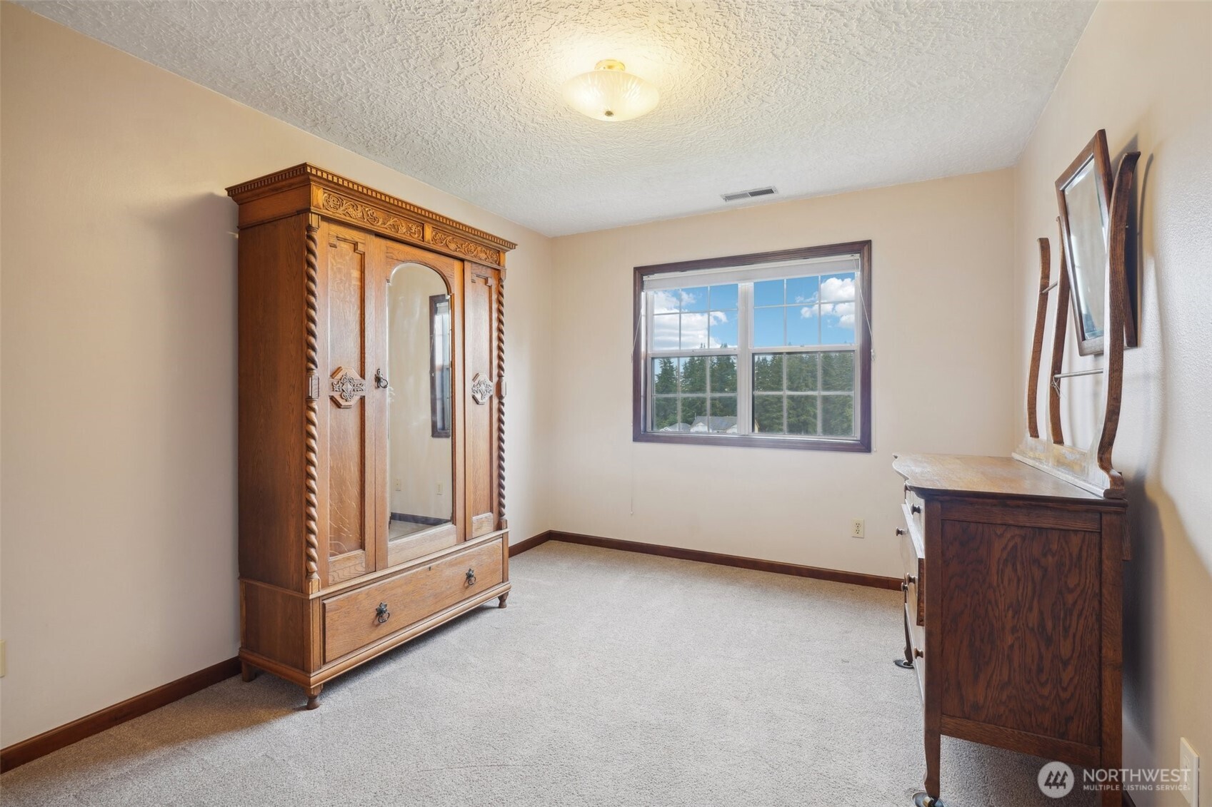 2032 W Dove Avenue , La Center, WA 98629
