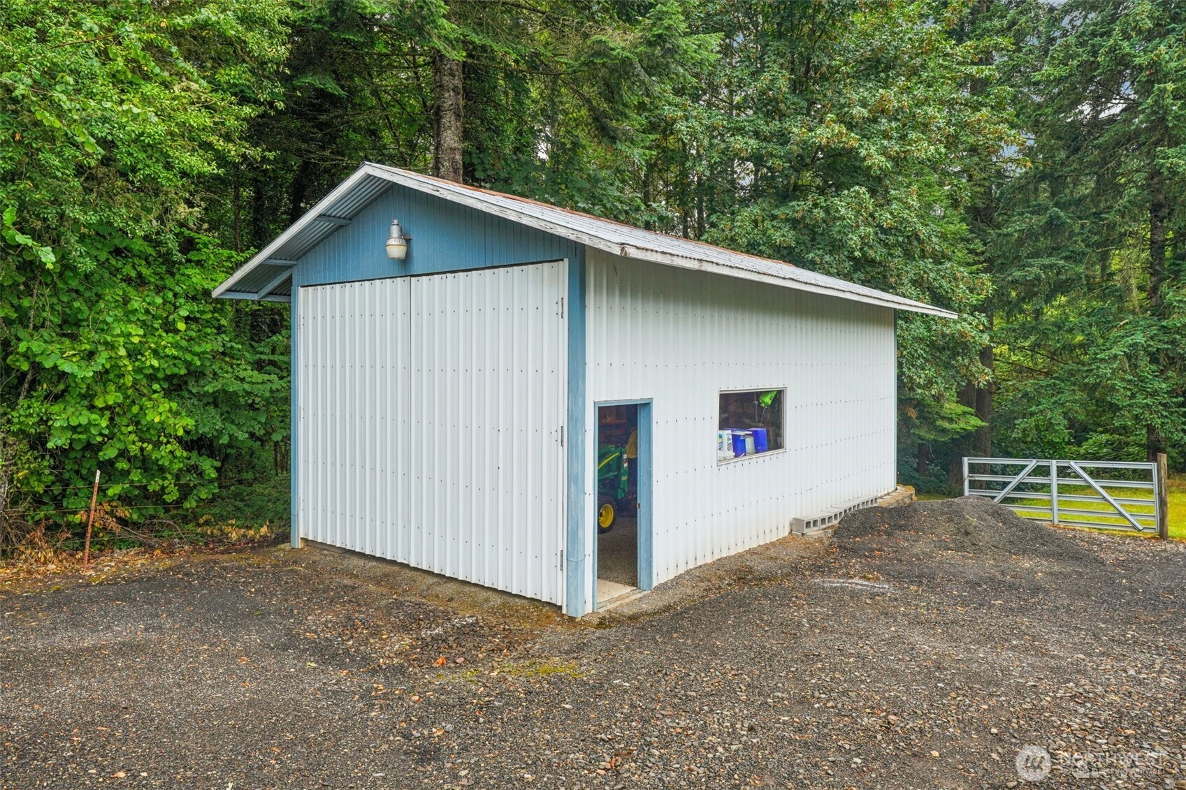 2032 W Dove Avenue , La Center, WA 98629
